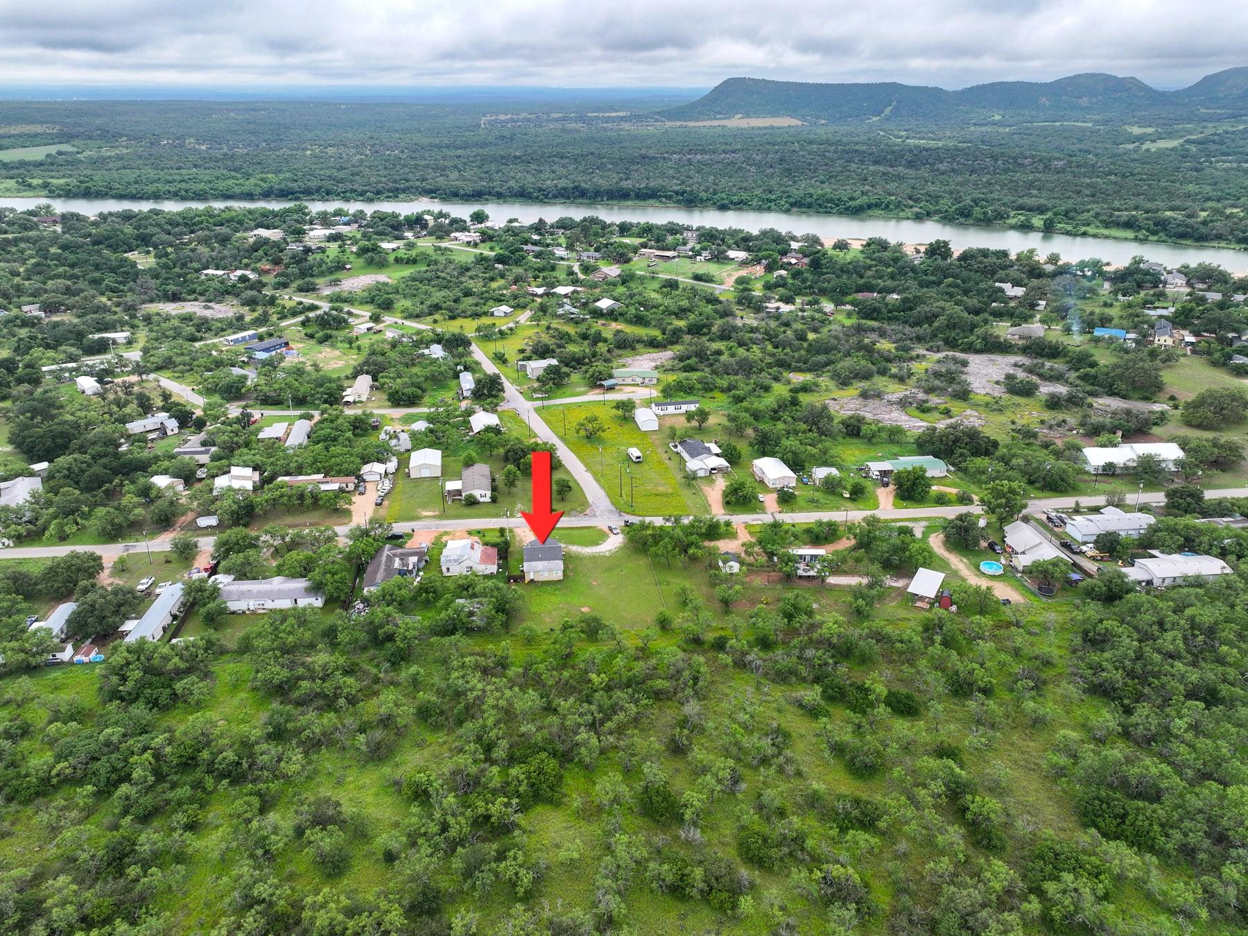3851 Hermosa Dr, Kingsland, TX 78639