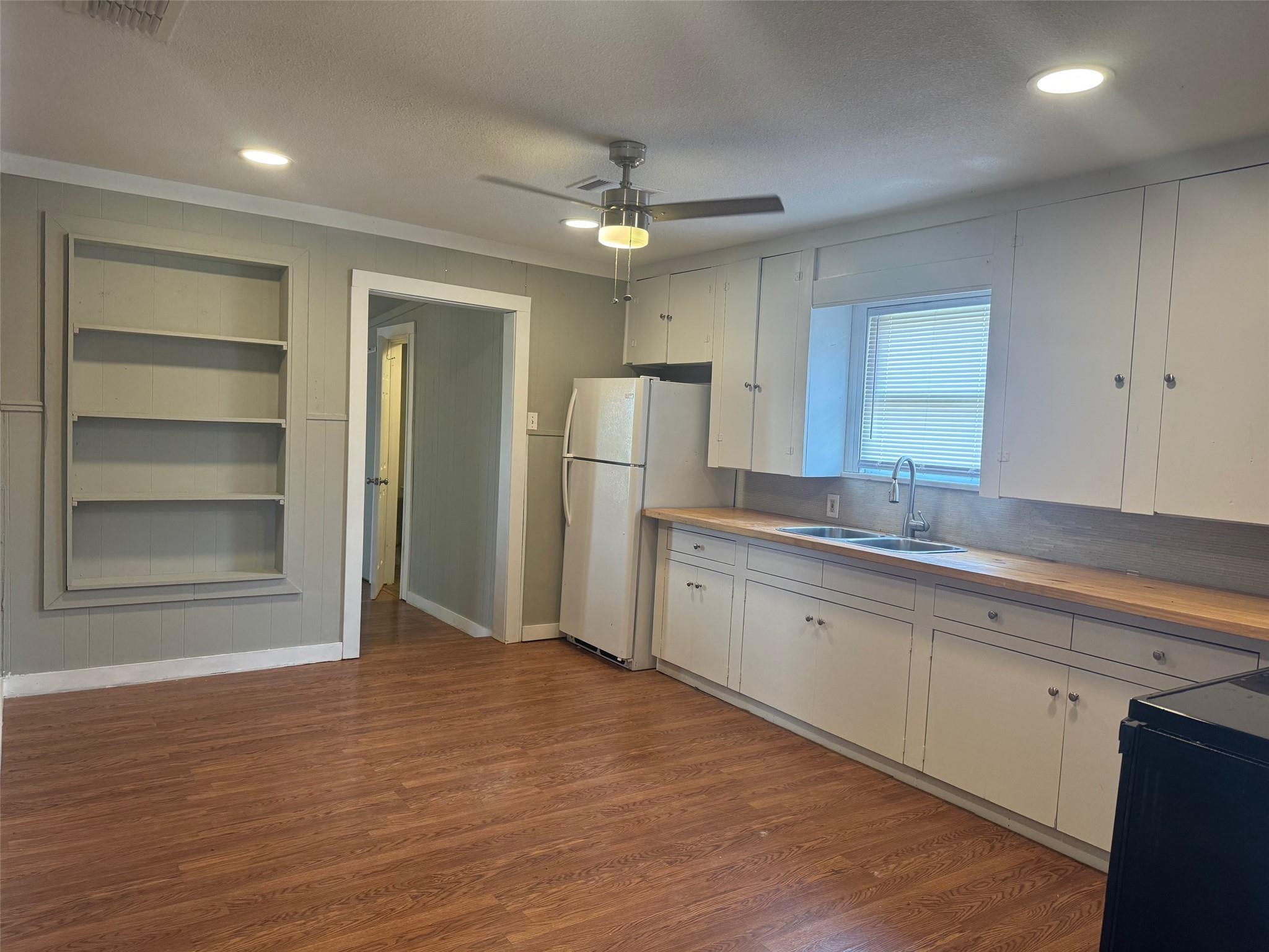 3851 Hermosa Dr, Kingsland, TX 78639