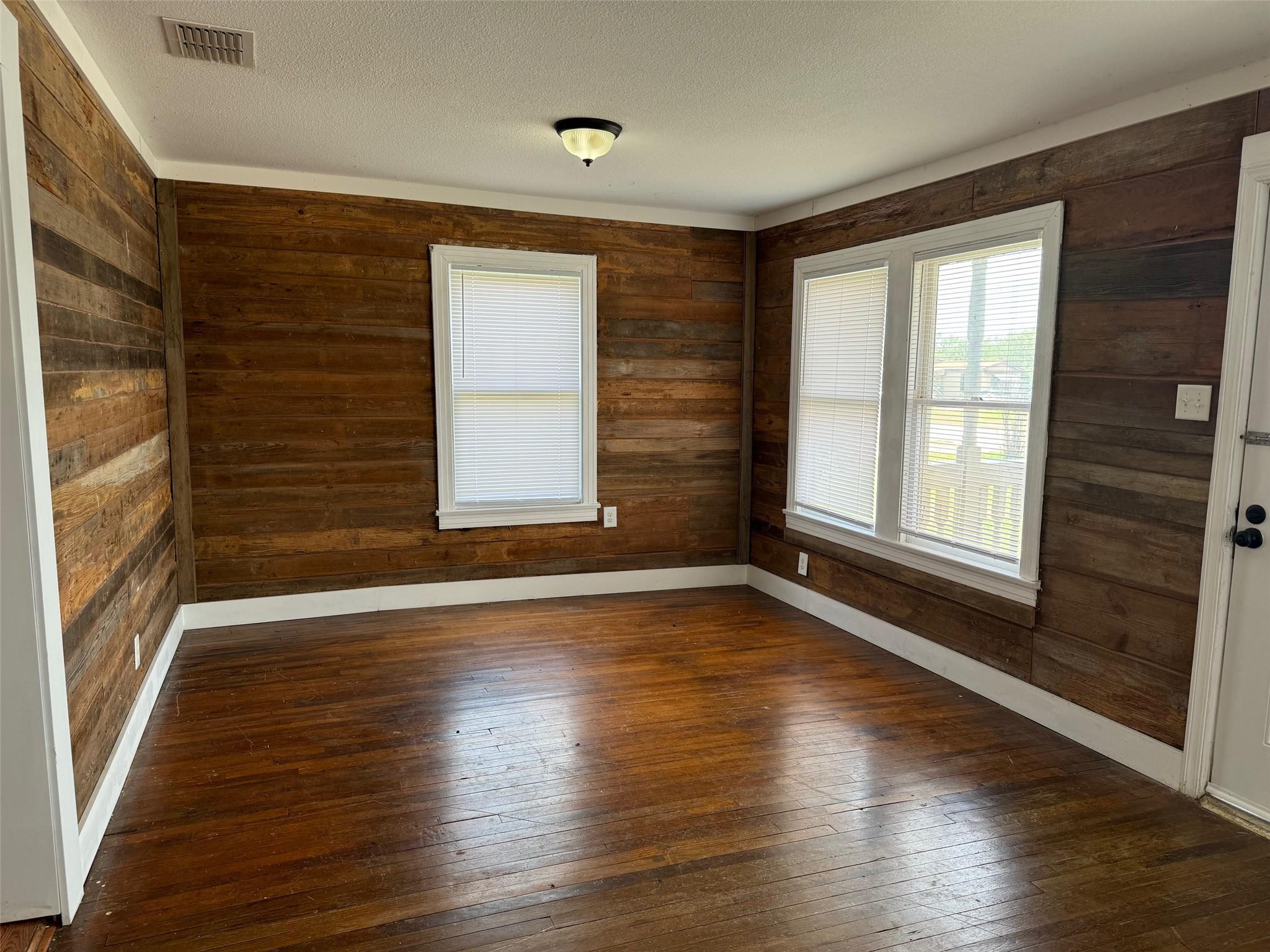 3851 Hermosa Dr, Kingsland, TX 78639
