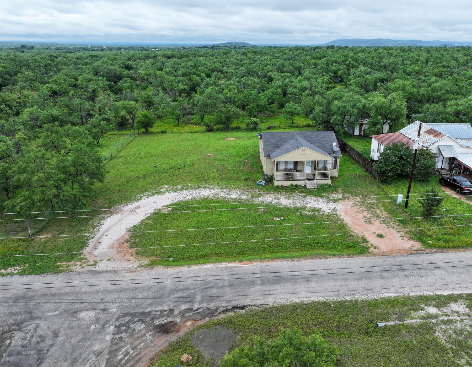 3851 Hermosa Dr, Kingsland, TX 78639