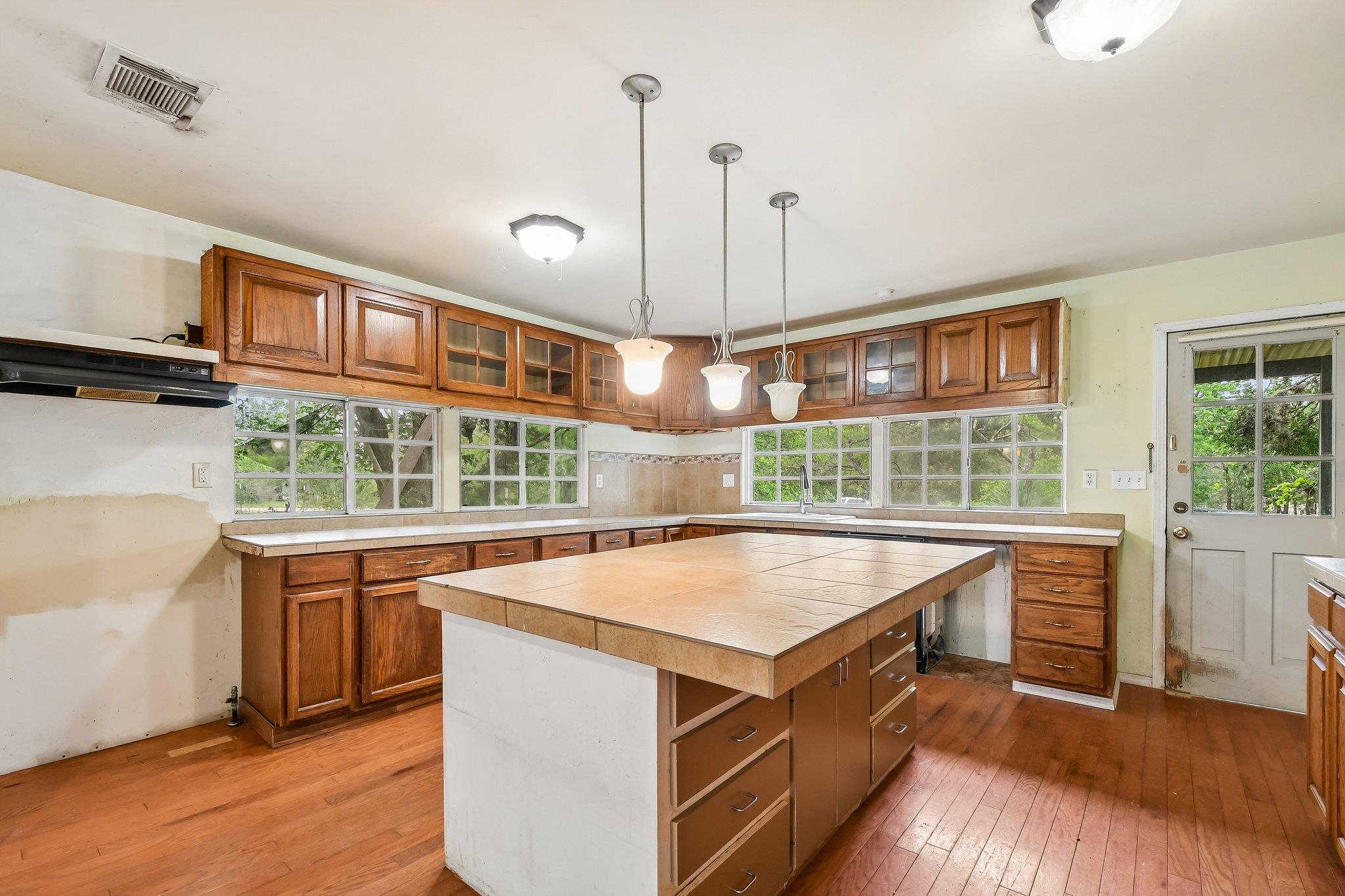 116 Hart Ln, Cedar Creek, TX 78612