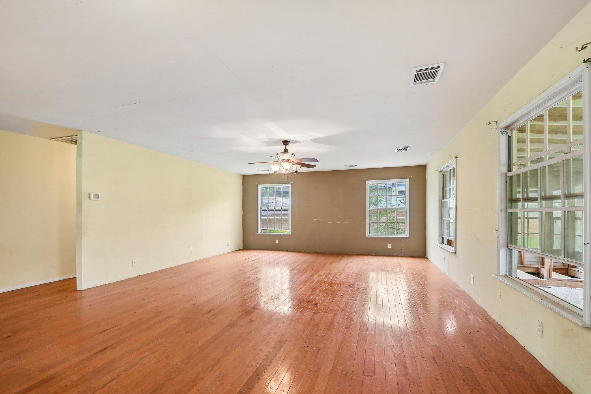 116 Hart Ln, Cedar Creek, TX 78612