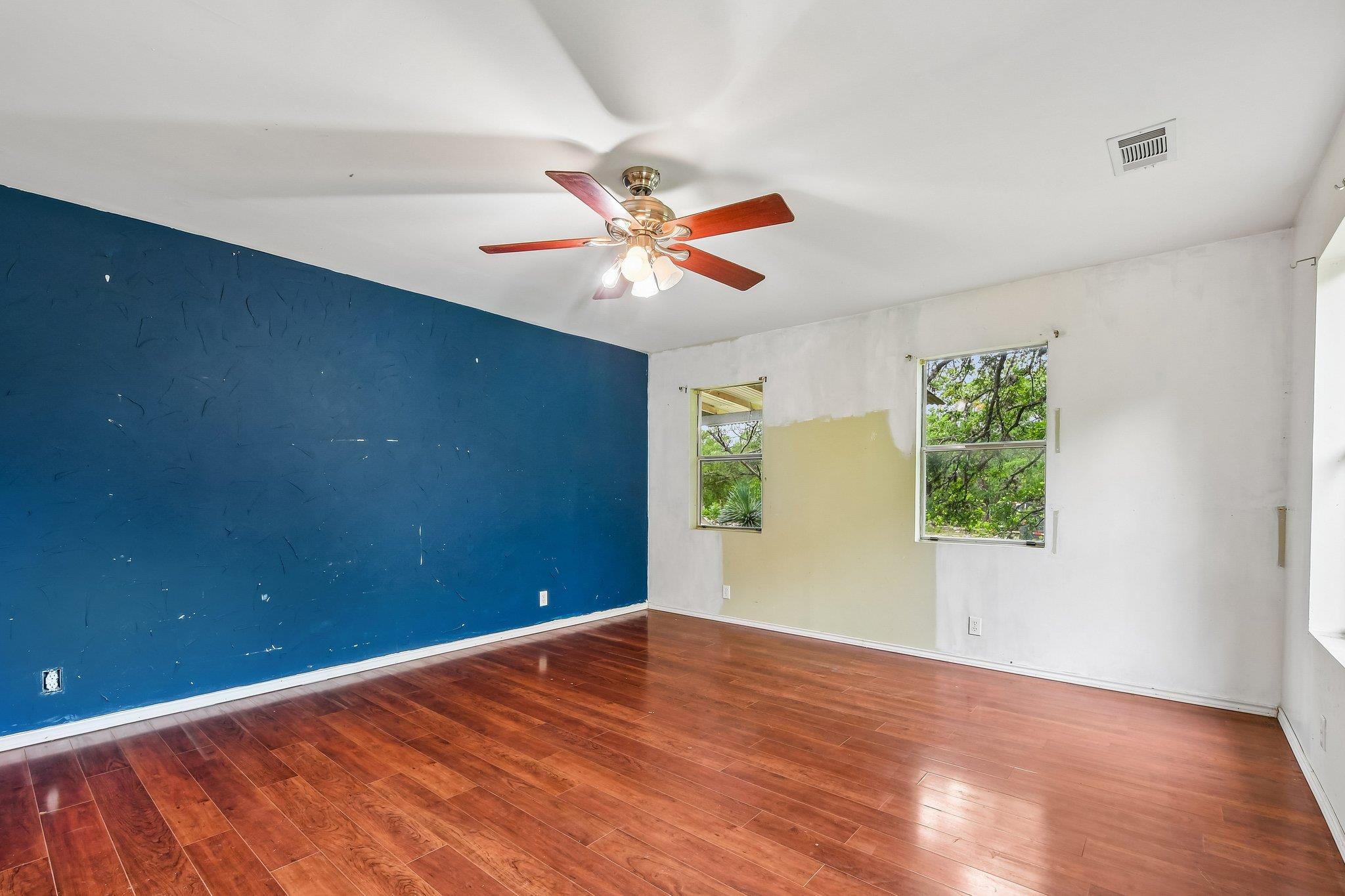 116 Hart Ln, Cedar Creek, TX 78612