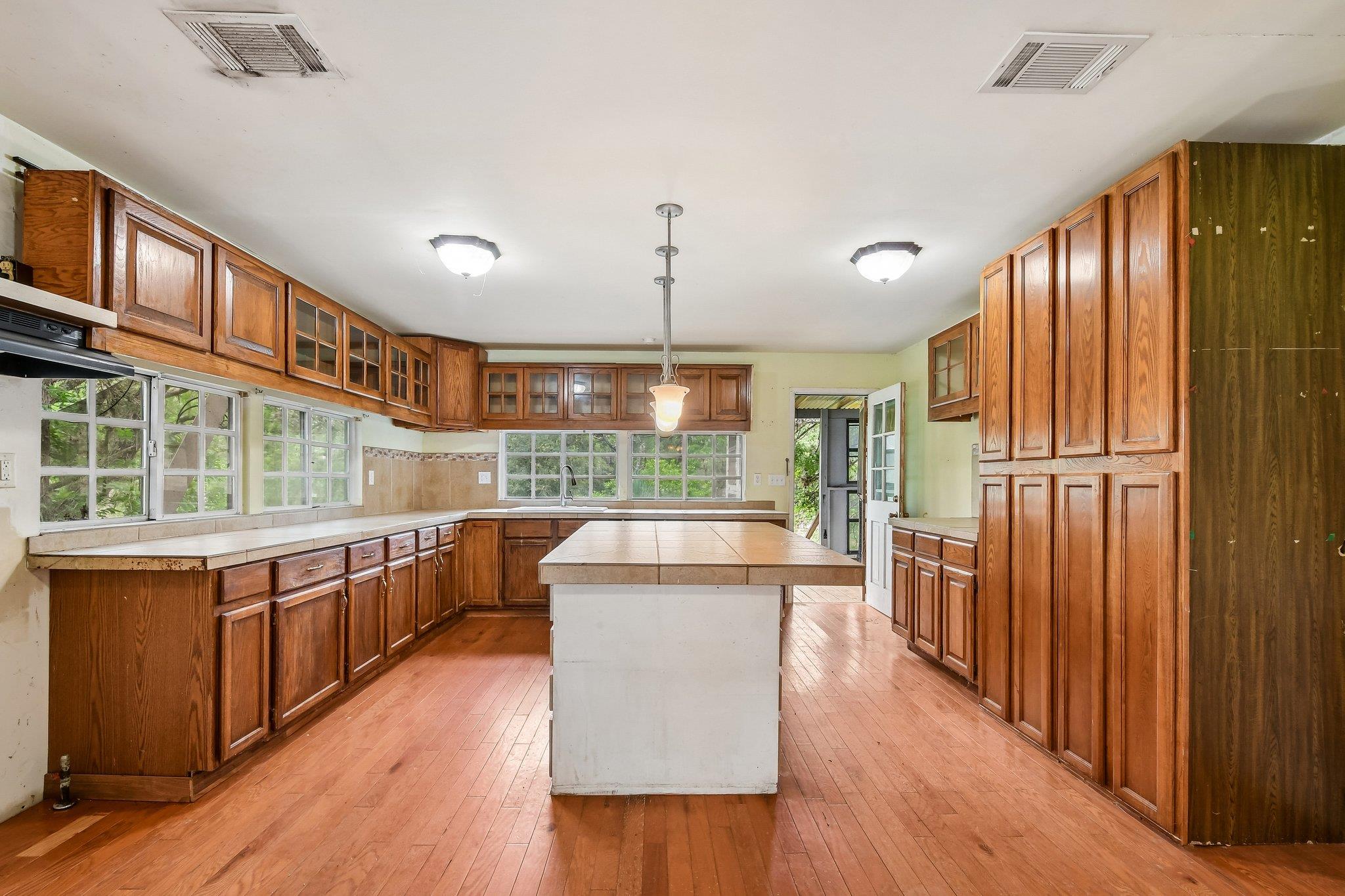 116 Hart Ln, Cedar Creek, TX 78612