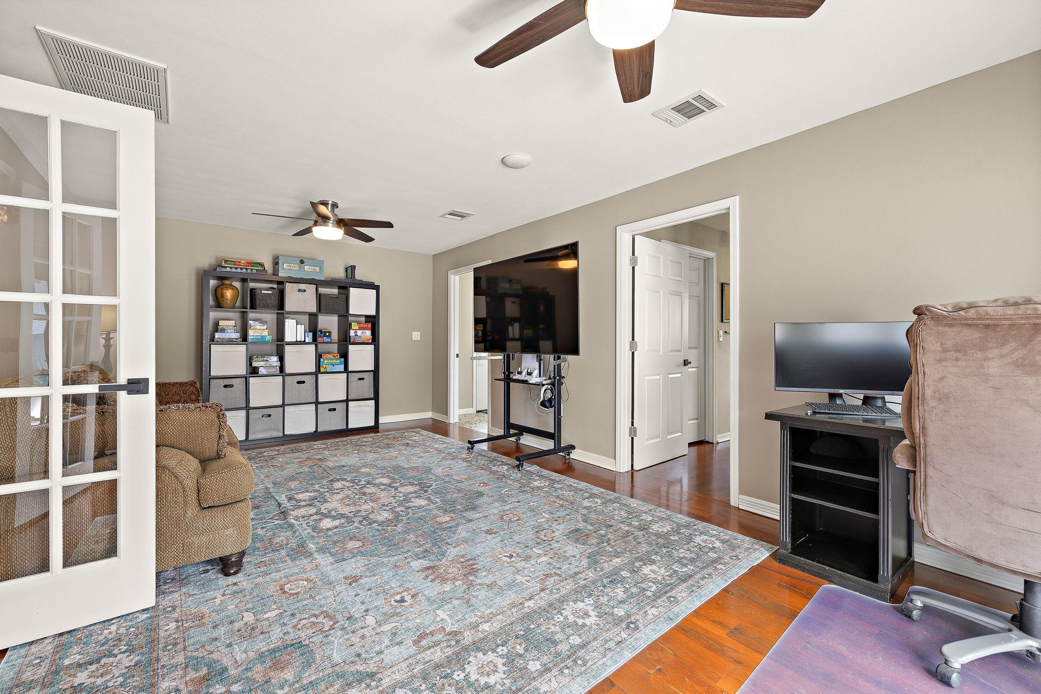 1007 S Gabriel Dr, Leander, TX 78641