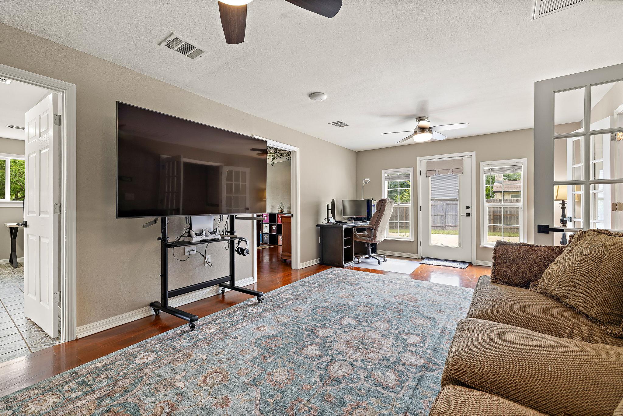 1007 S Gabriel Dr, Leander, TX 78641
