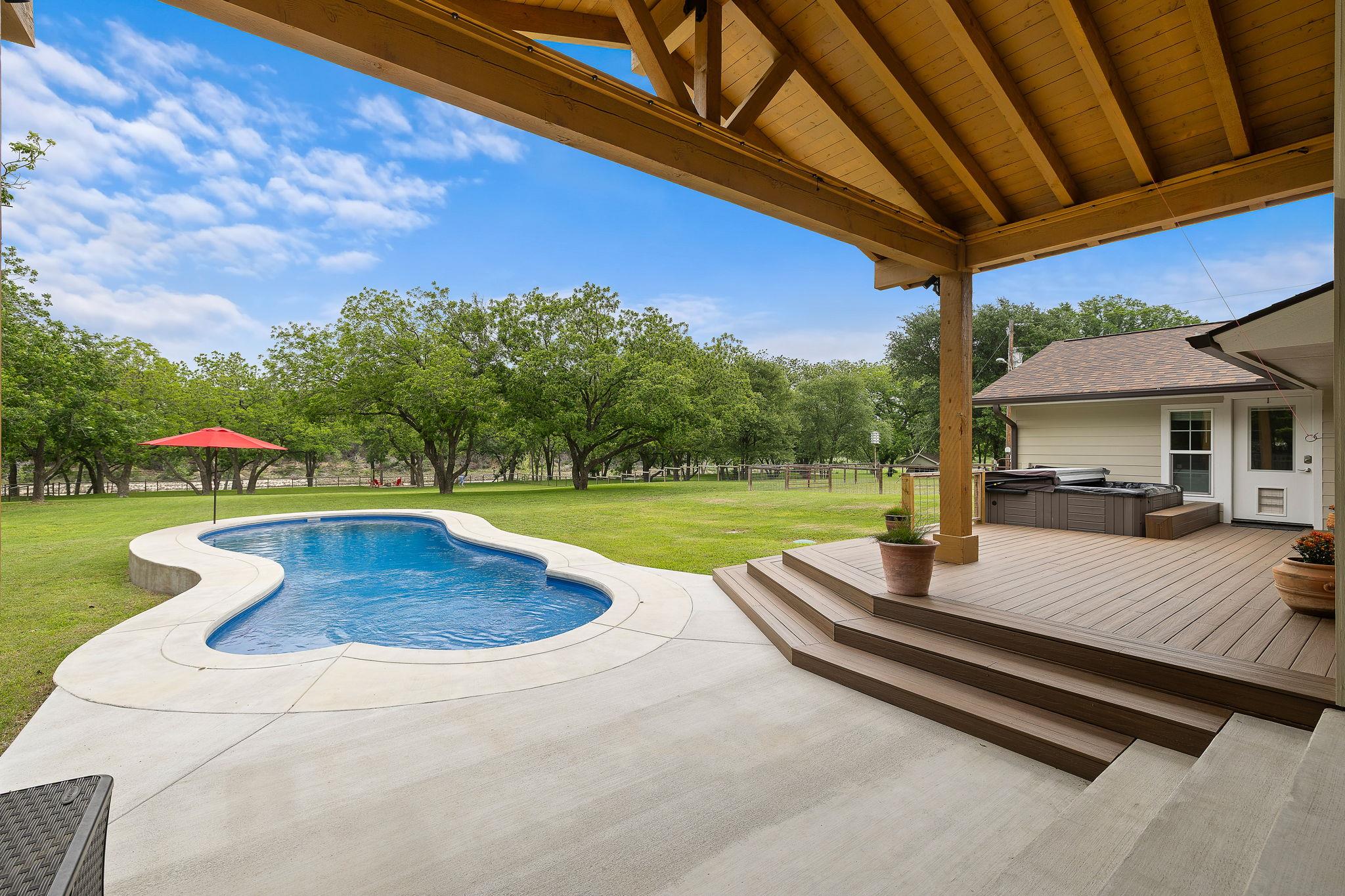 1007 S Gabriel Dr, Leander, TX 78641