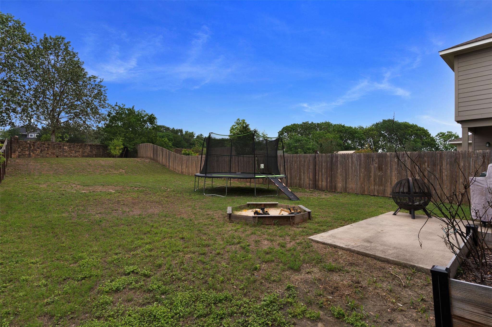 925 Stampede Rd, San Marcos, TX 78666