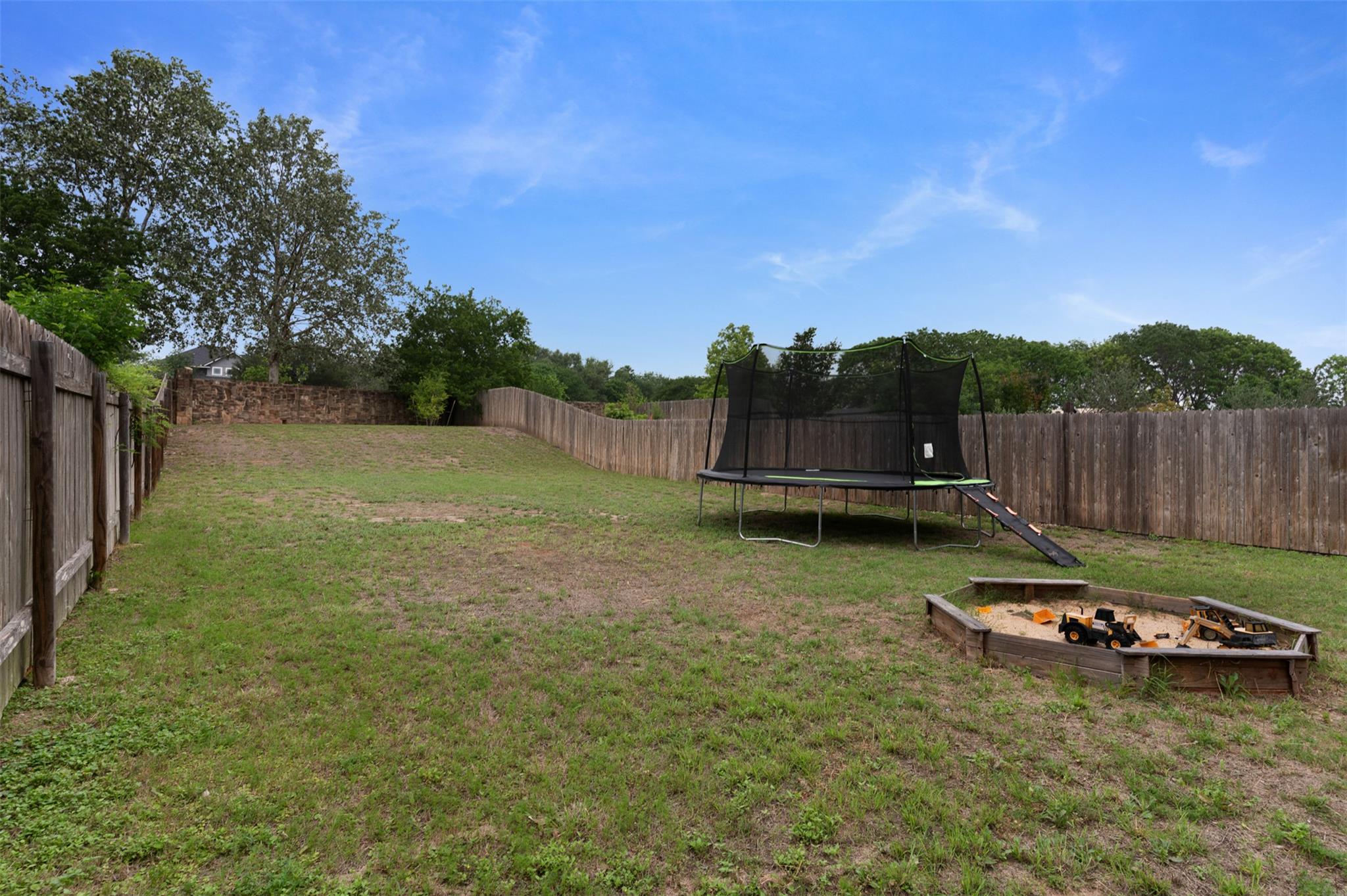 925 Stampede Rd, San Marcos, TX 78666