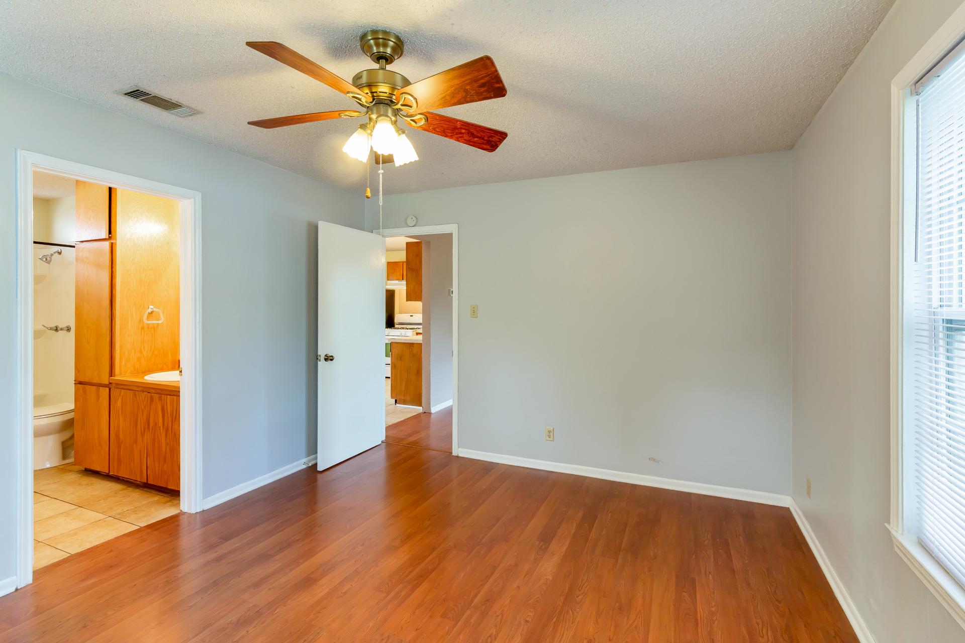 913 E 53rd 1/2 St # B, Austin, TX 78751