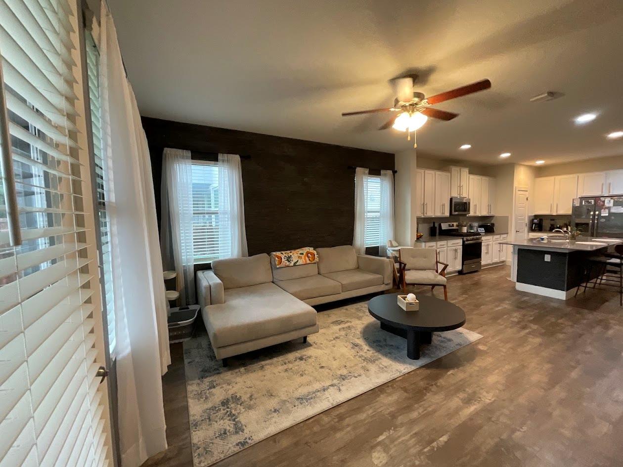 624 Golden Glory Rd, Leander, TX 78641