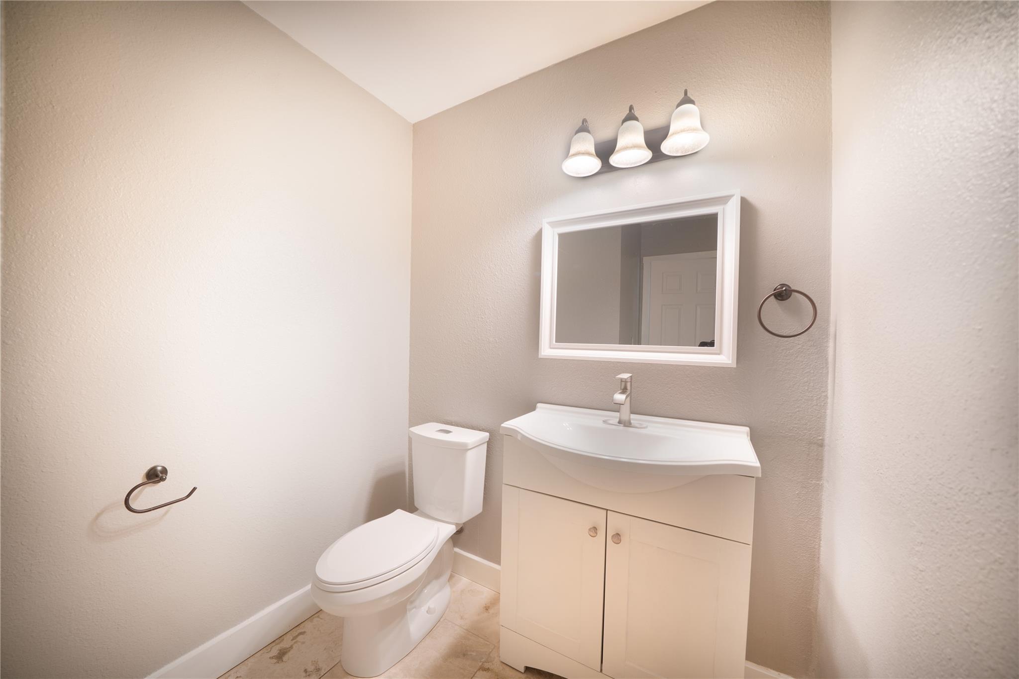 500 E Riverside Dr # 242, Austin, TX 78704