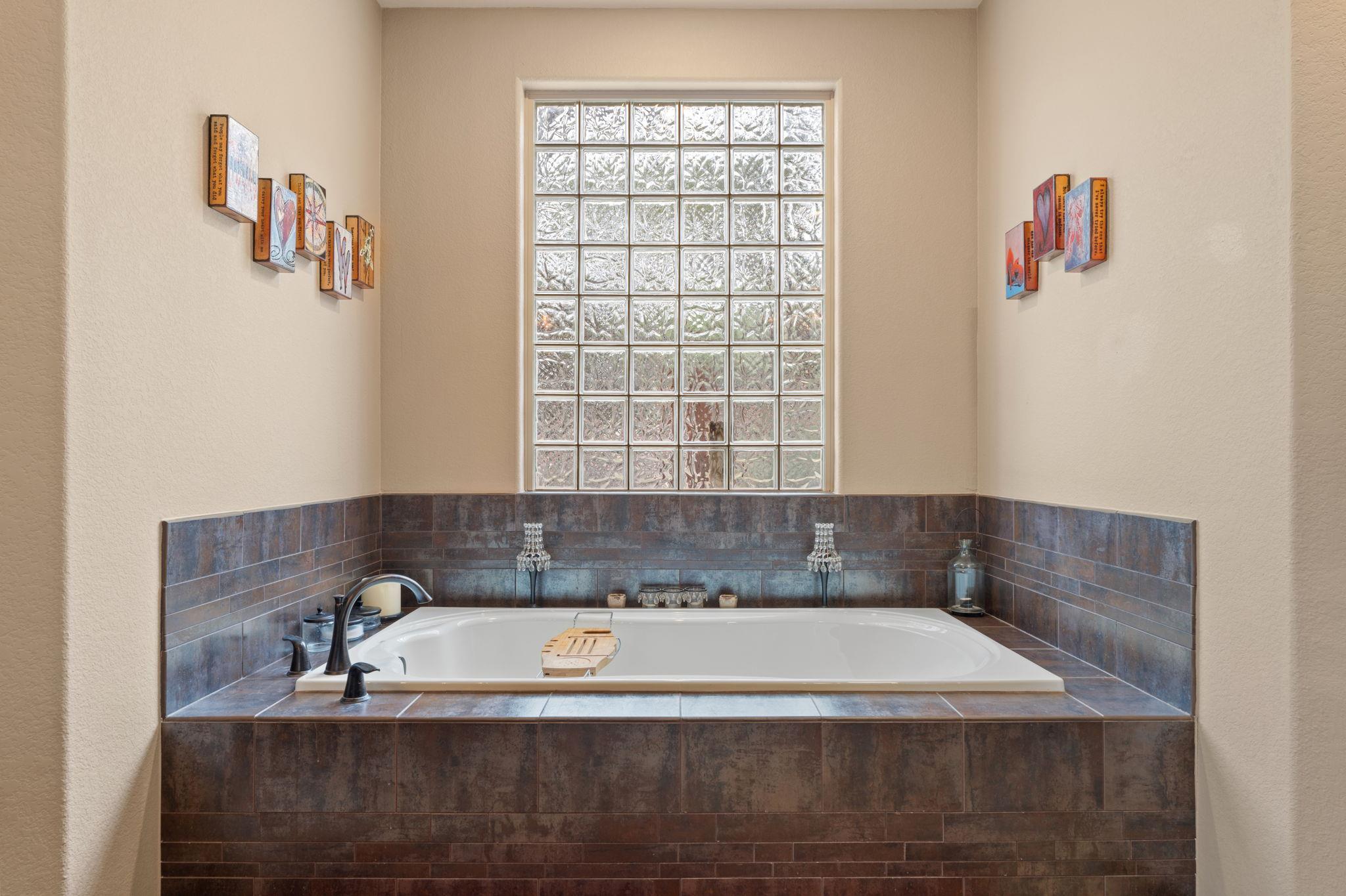 20117 Moon Dance Ln, Spicewood, TX 78669