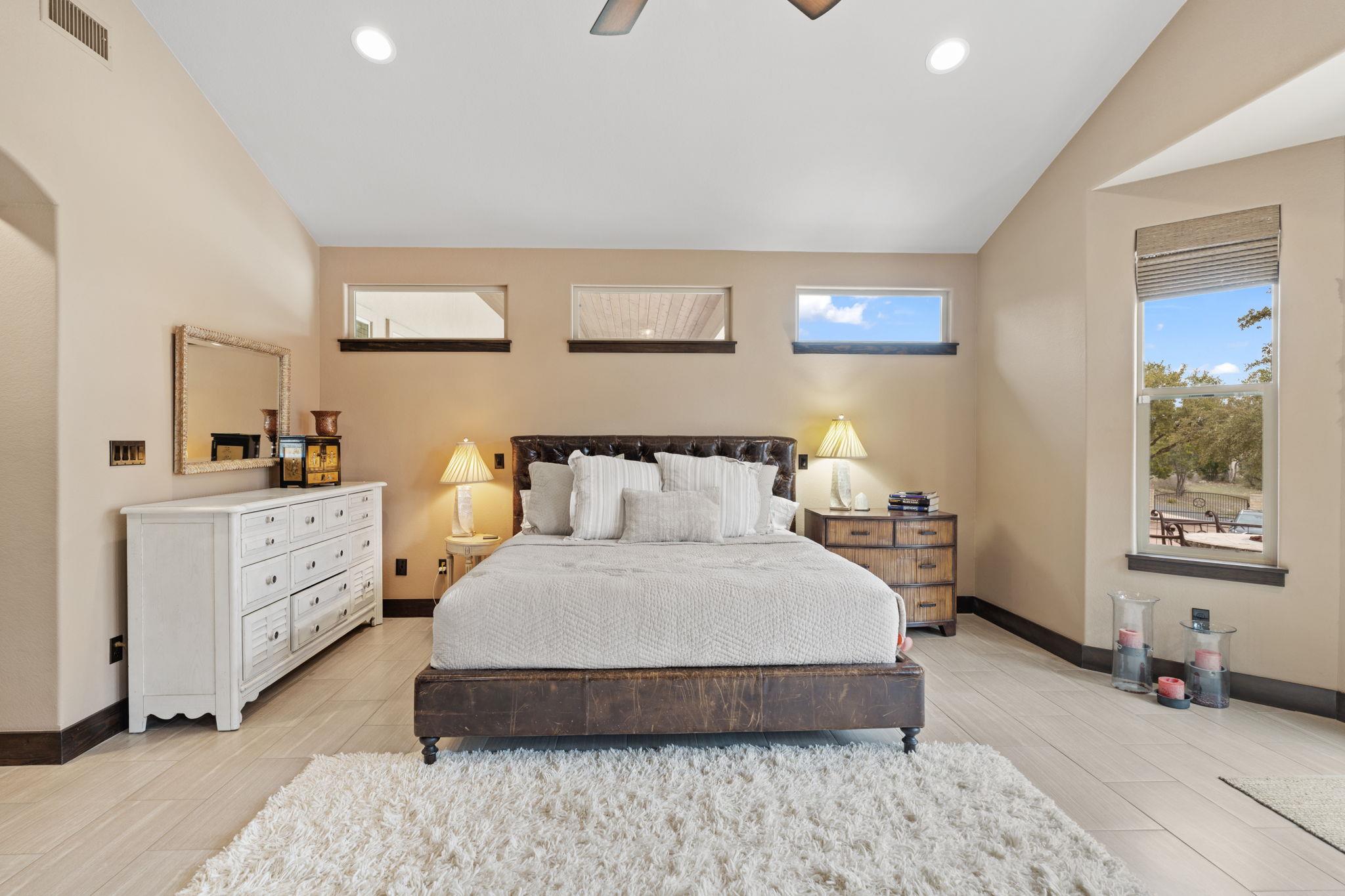 20117 Moon Dance Ln, Spicewood, TX 78669