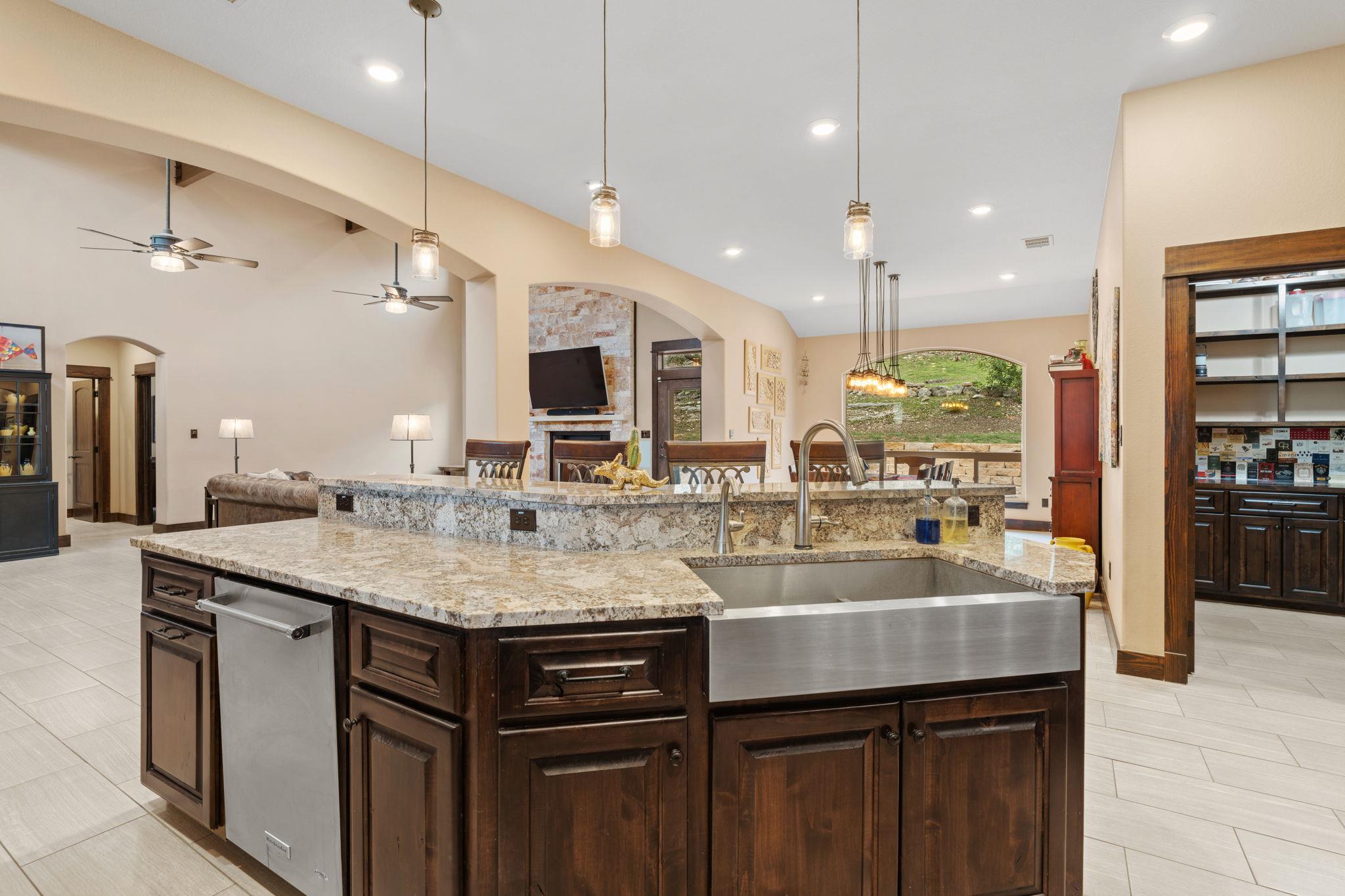 20117 Moon Dance Ln, Spicewood, TX 78669