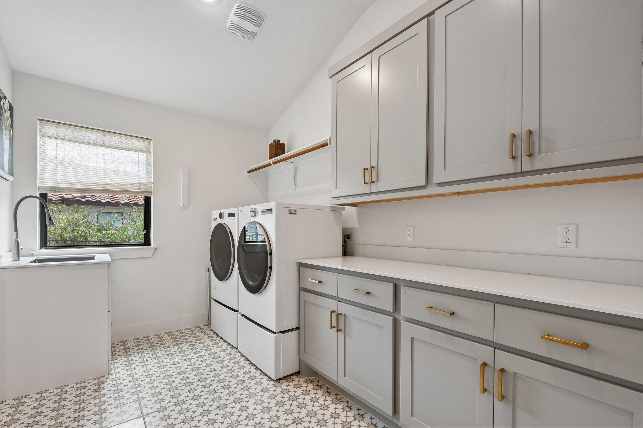 323 Ringtail Stream Dr, Austin, TX 78738