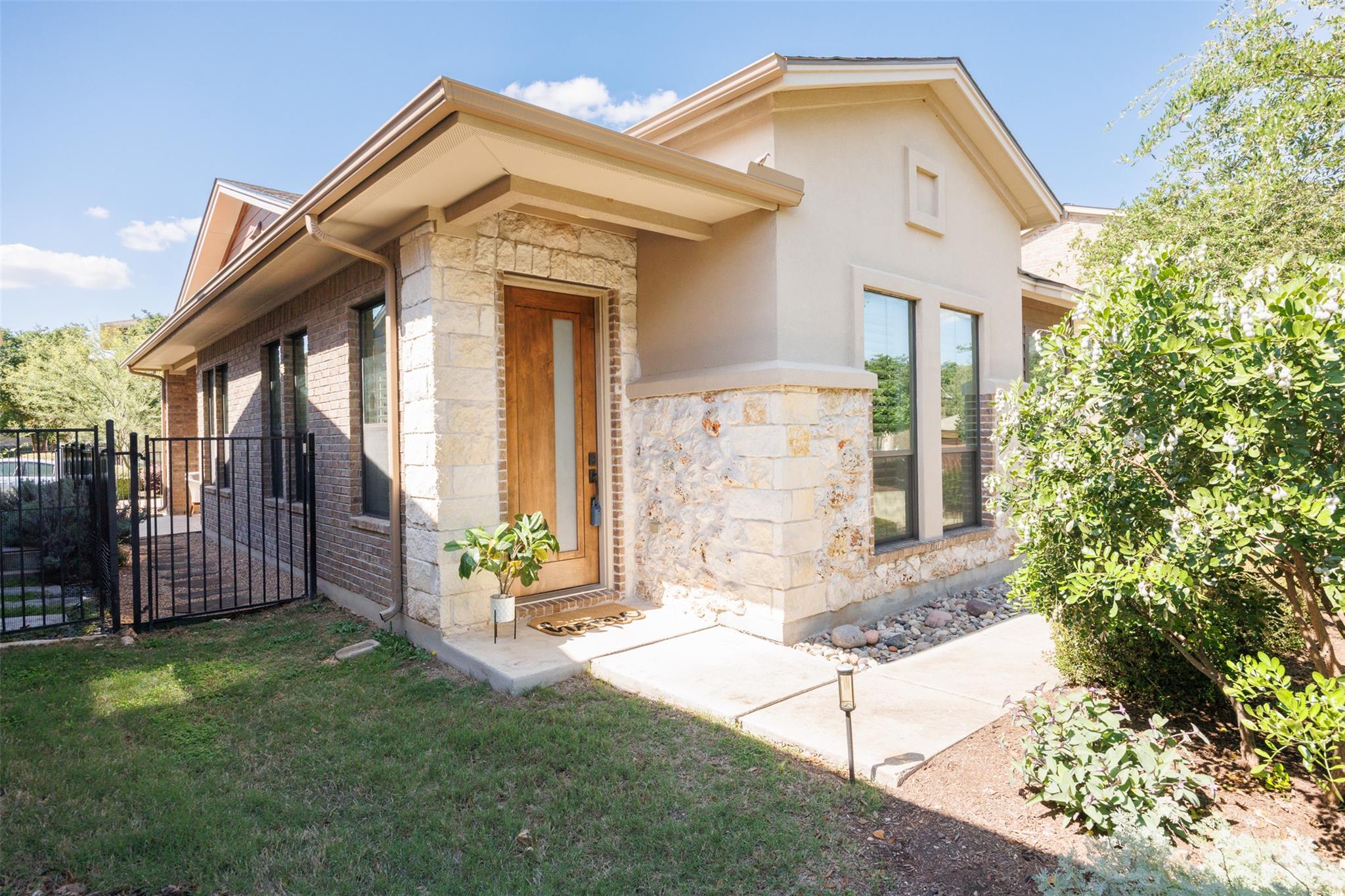 404 Jeffrey David Ln E, Austin, TX 78717