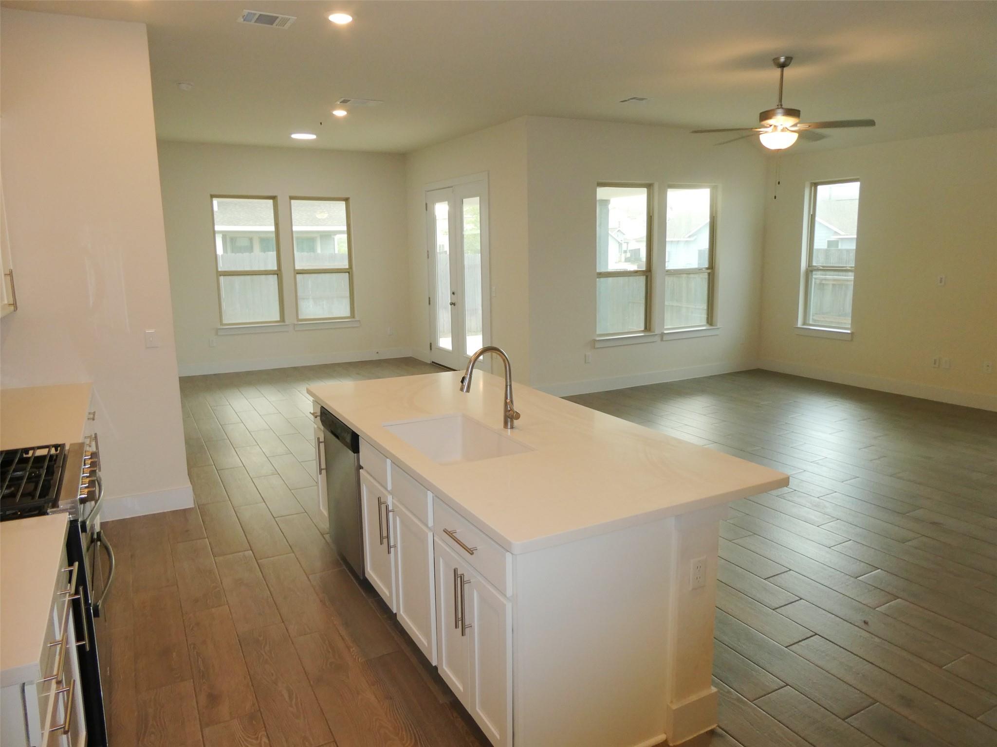 8201 Greyhawk Cv, Austin, TX 78744