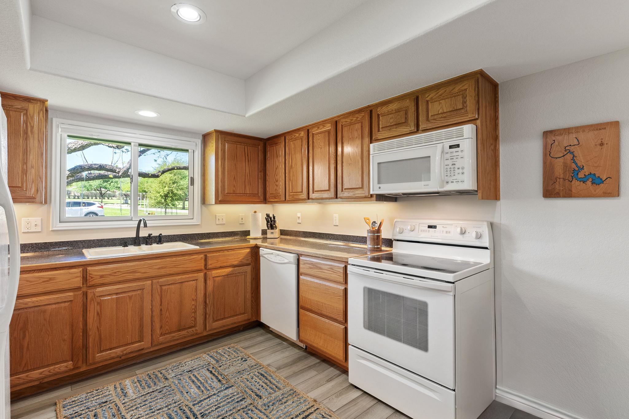 1707 Aztec Trl, Kingsland, TX 78639