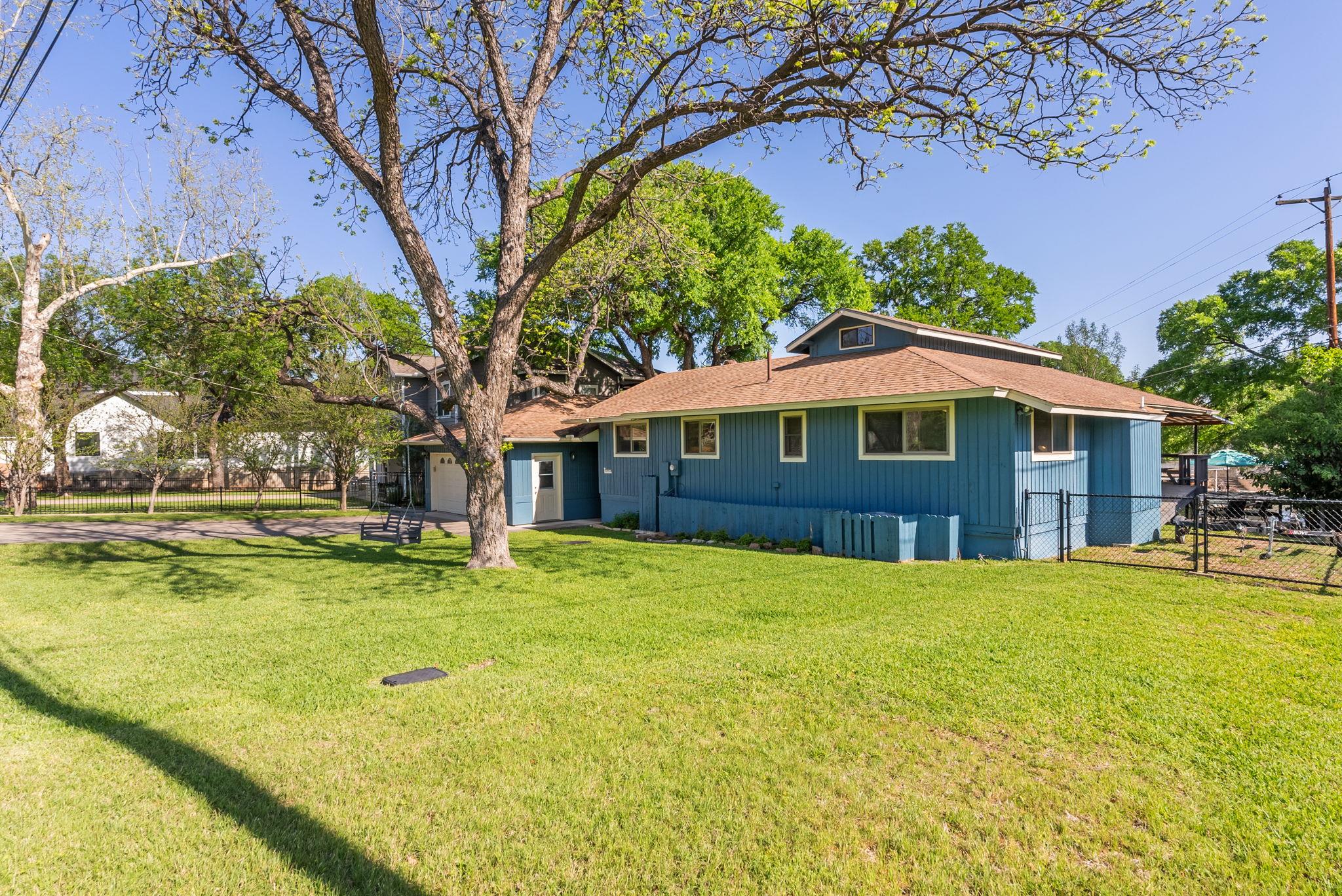 1707 Aztec Trl, Kingsland, TX 78639