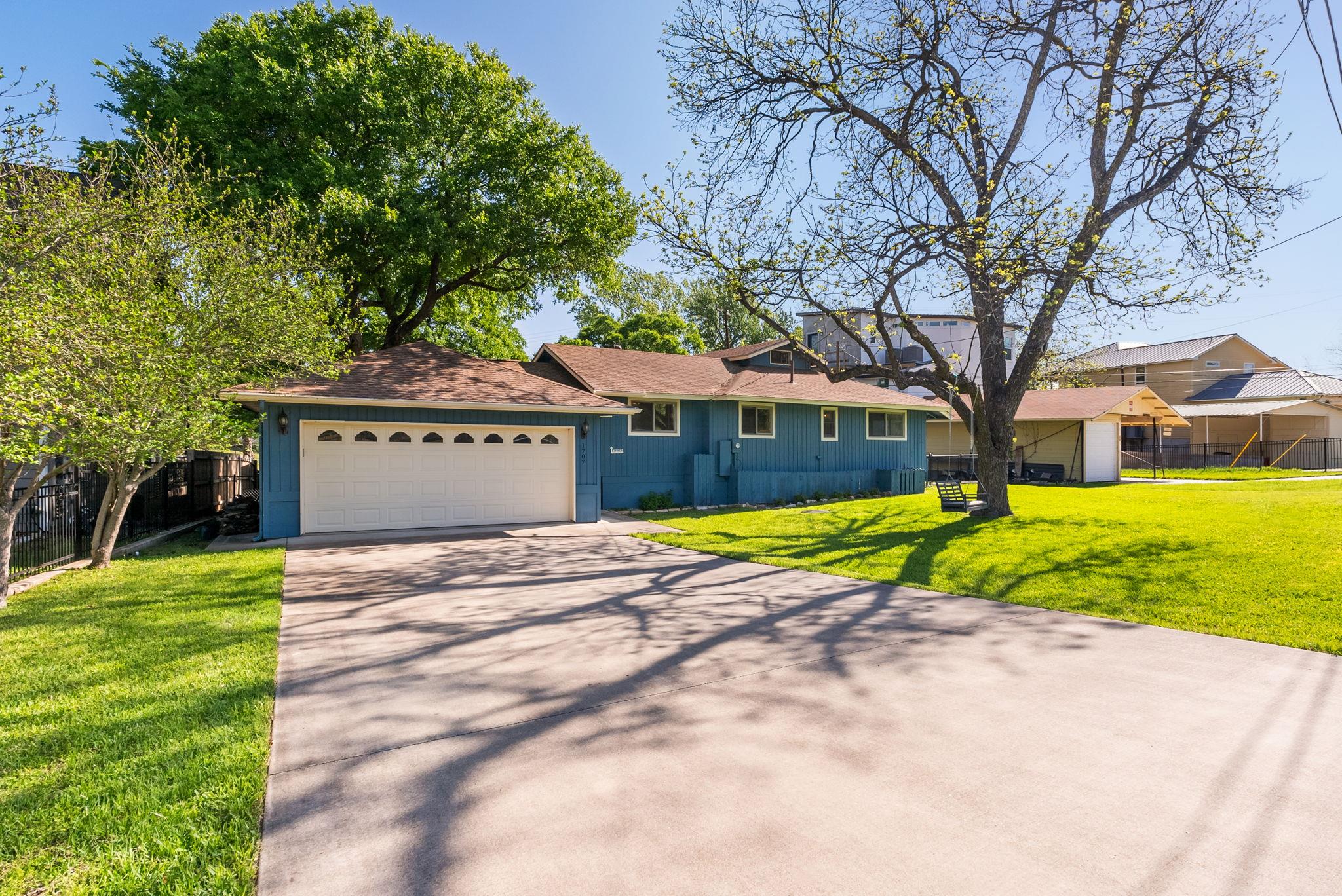 1707 Aztec Trl, Kingsland, TX 78639