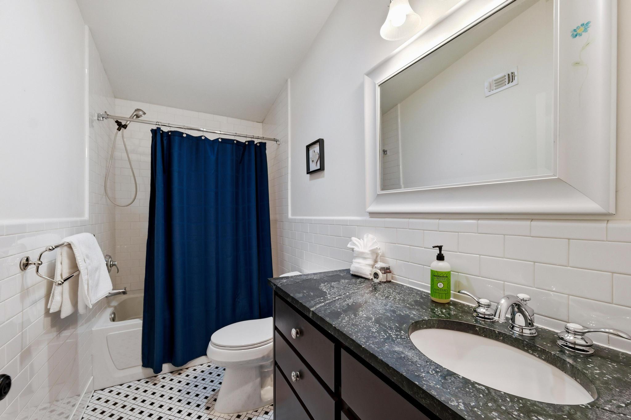2110 De Verne St, Austin, TX 78704