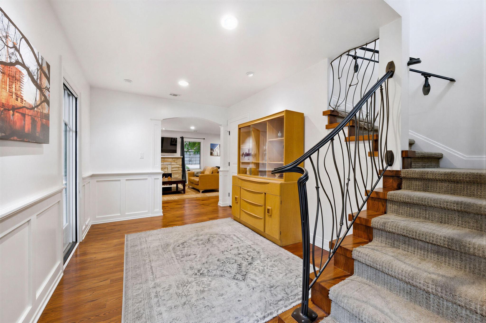 2110 De Verne St, Austin, TX 78704