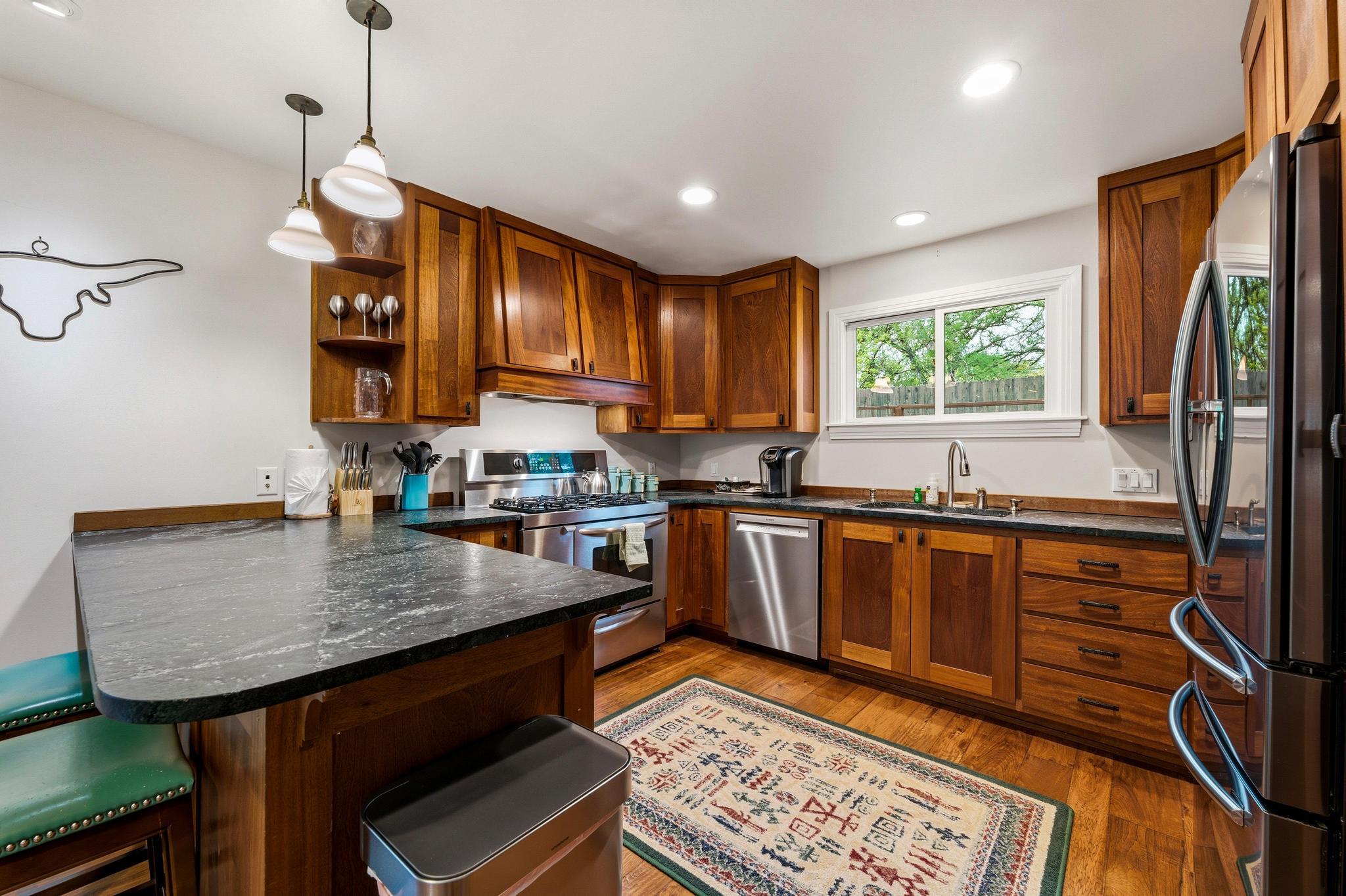 2110 De Verne St, Austin, TX 78704