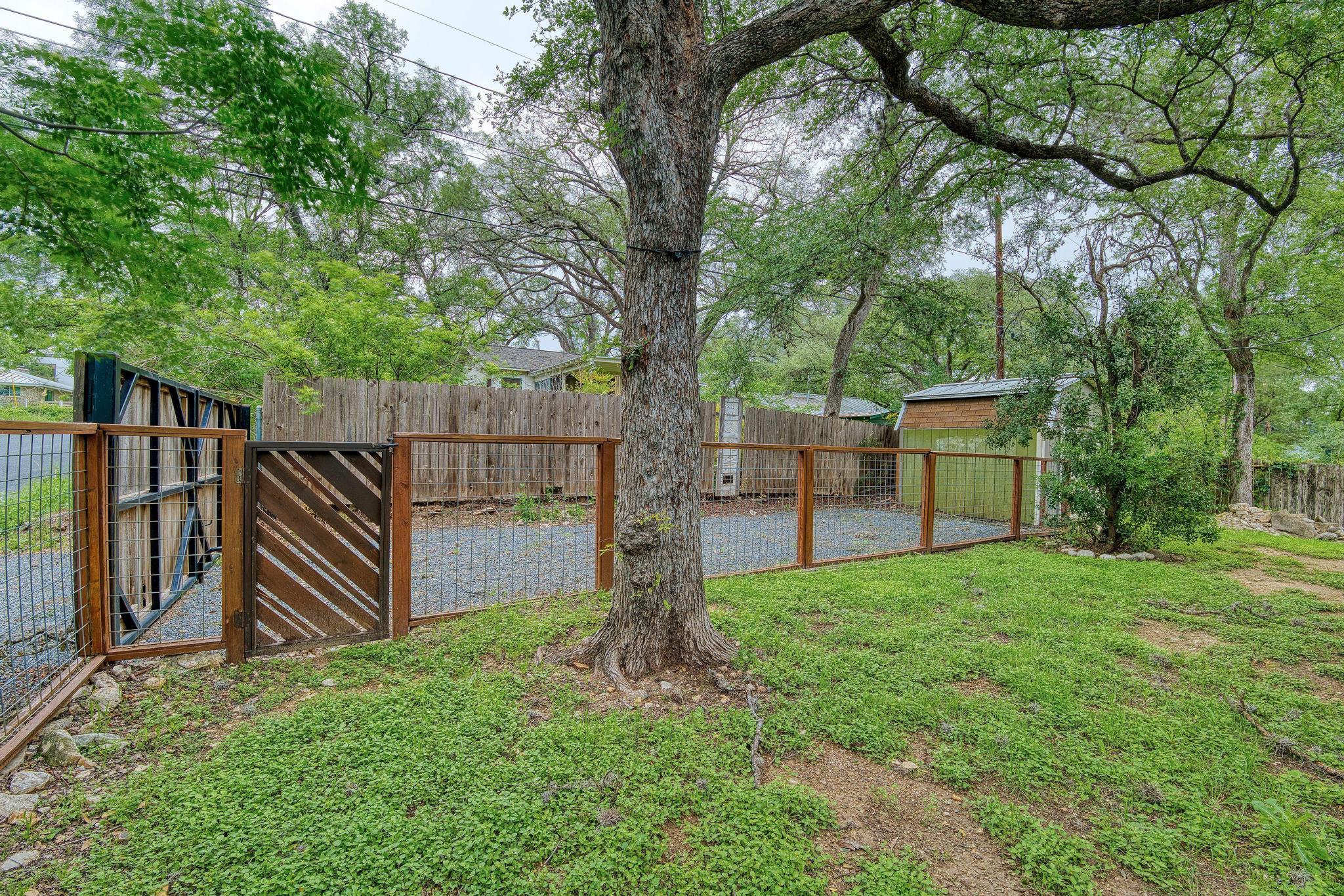 2110 De Verne St, Austin, TX 78704