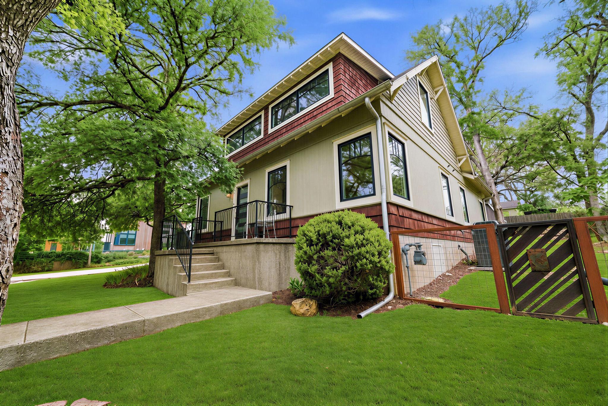2110 De Verne St, Austin, TX 78704