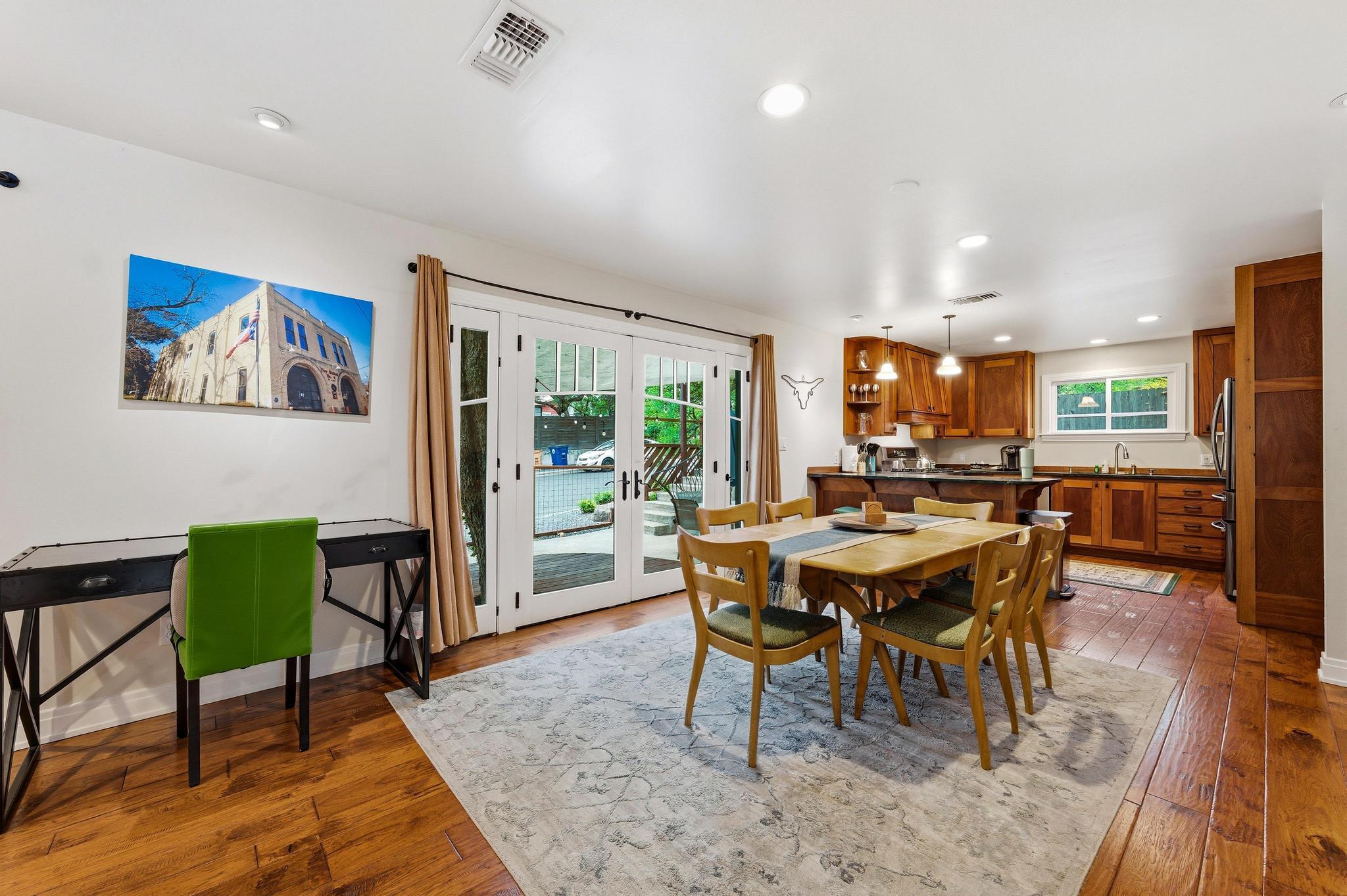 2110 De Verne St, Austin, TX 78704