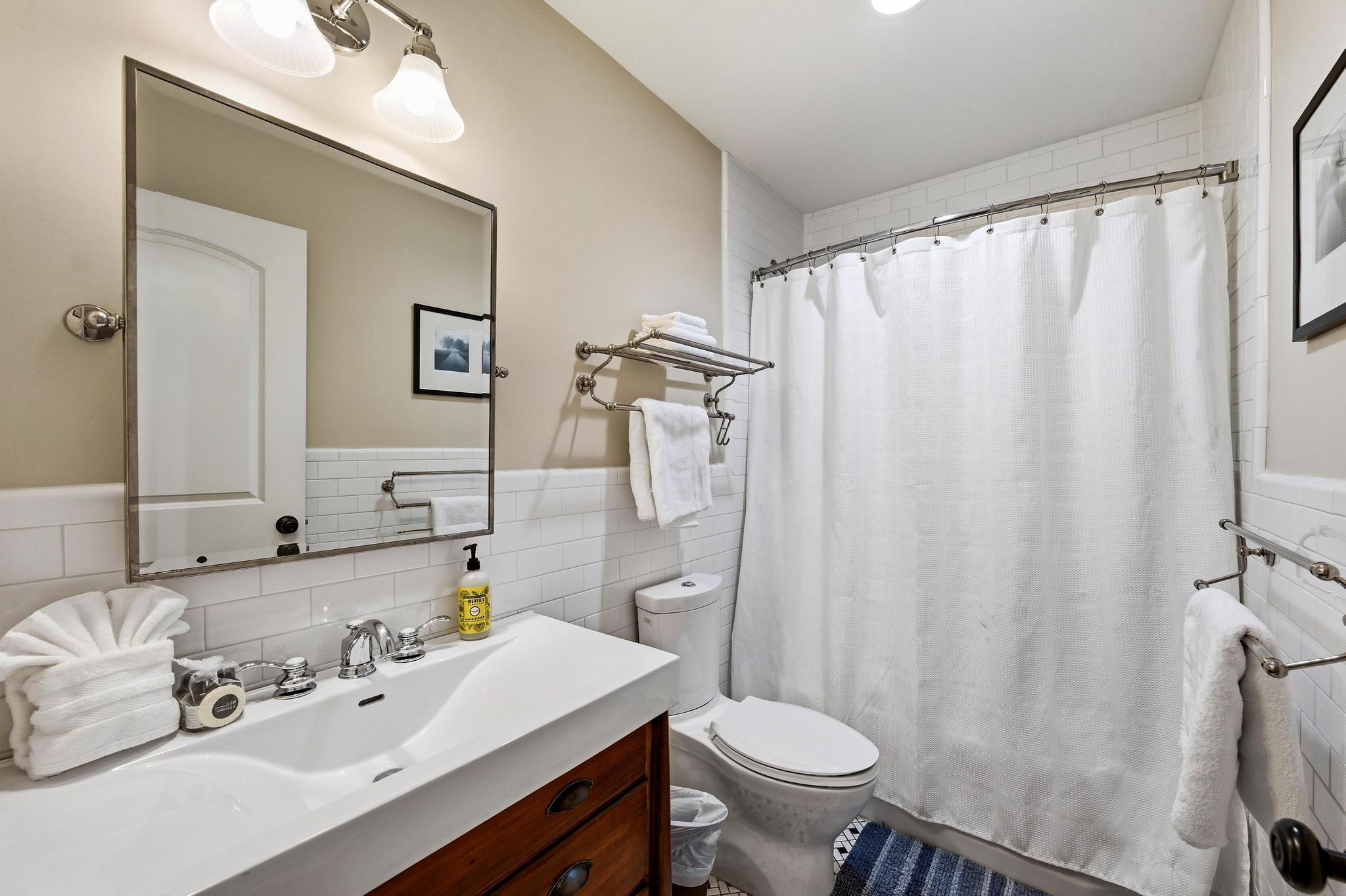 2110 De Verne St, Austin, TX 78704