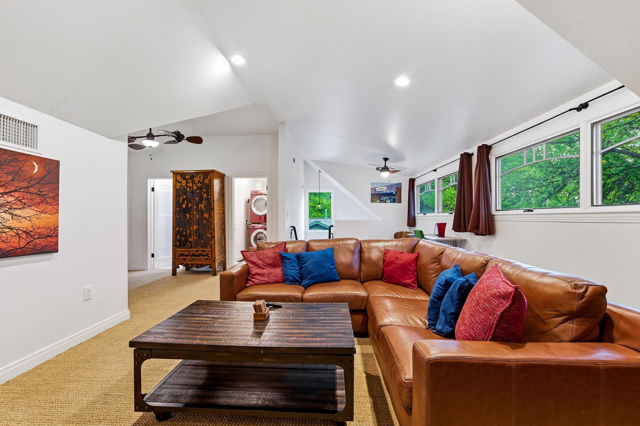 2110 De Verne St, Austin, TX 78704