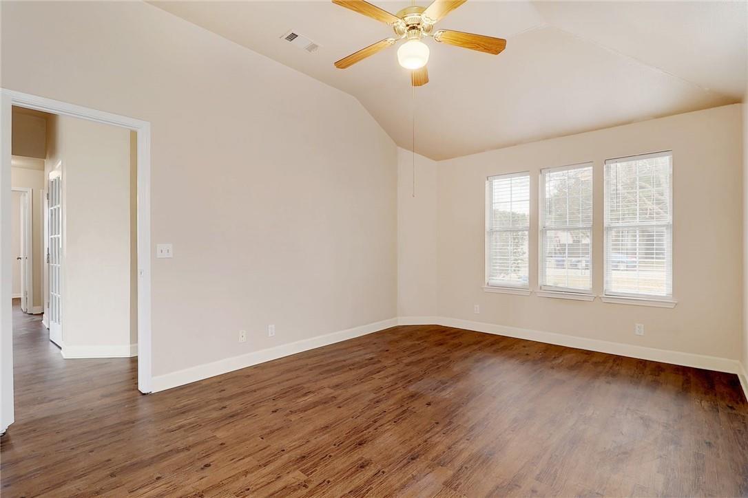 202 Quail Cir, Hutto, TX 78634