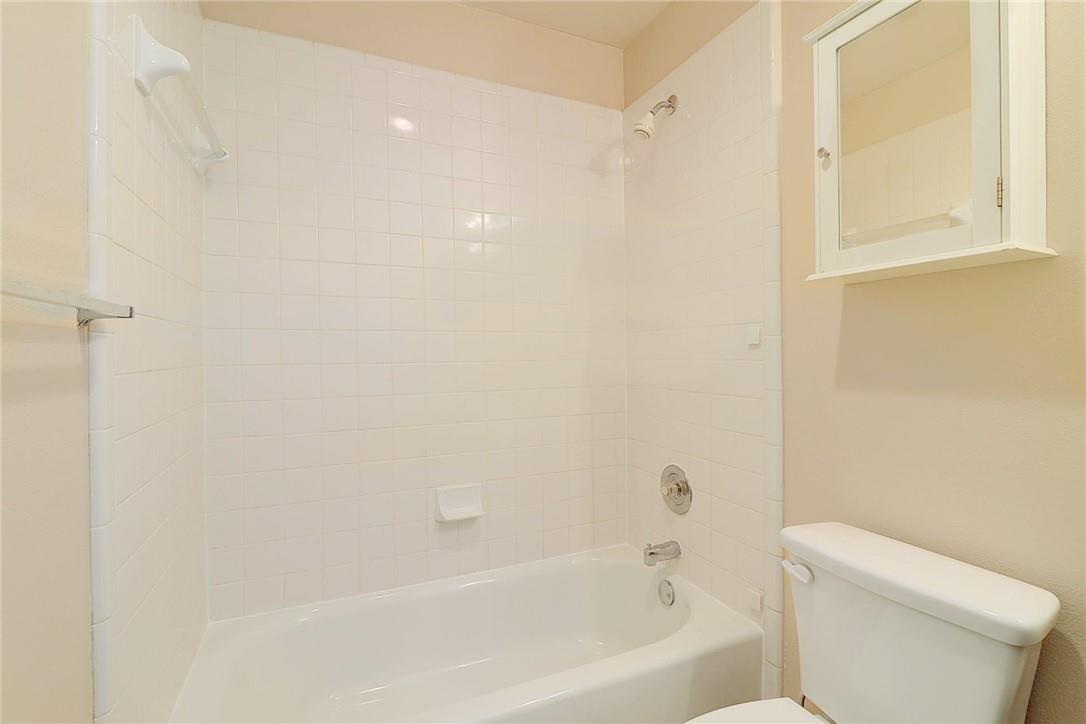 202 Quail Cir, Hutto, TX 78634
