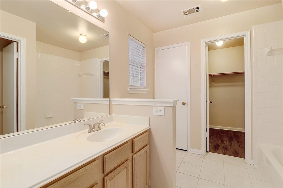 202 Quail Cir, Hutto, TX 78634