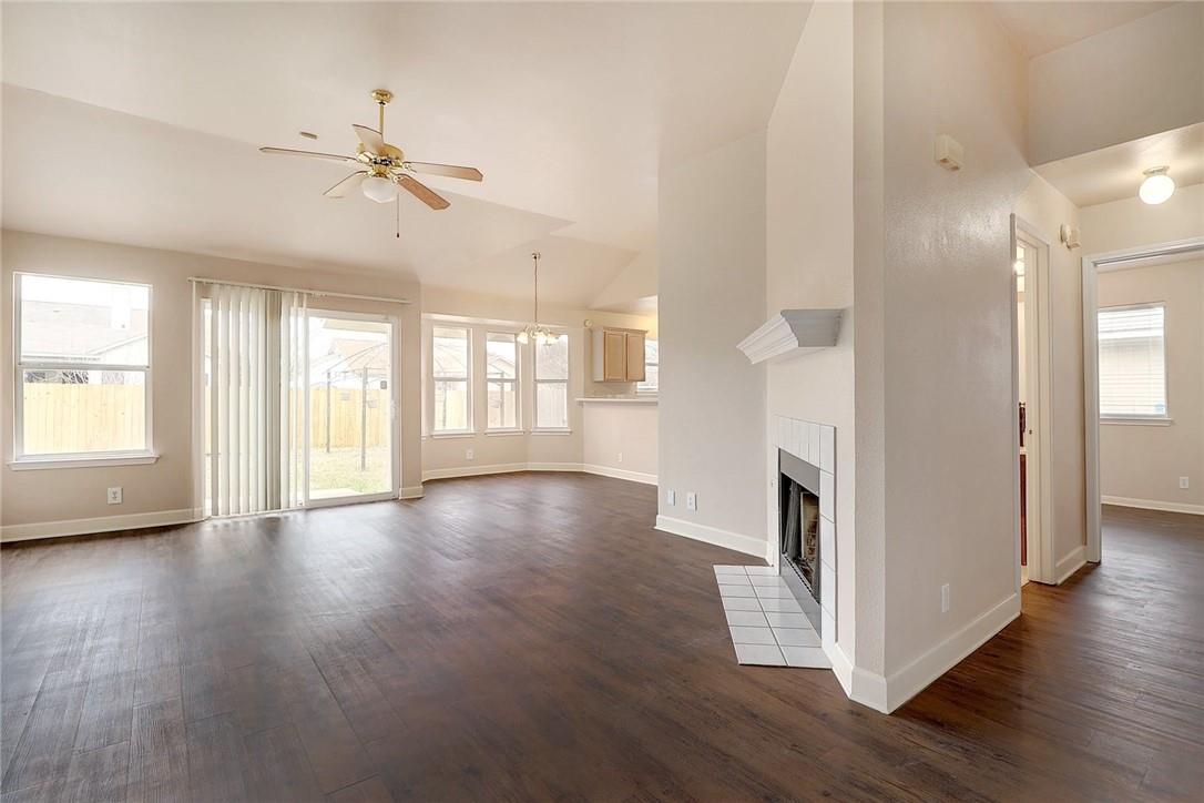 202 Quail Cir, Hutto, TX 78634