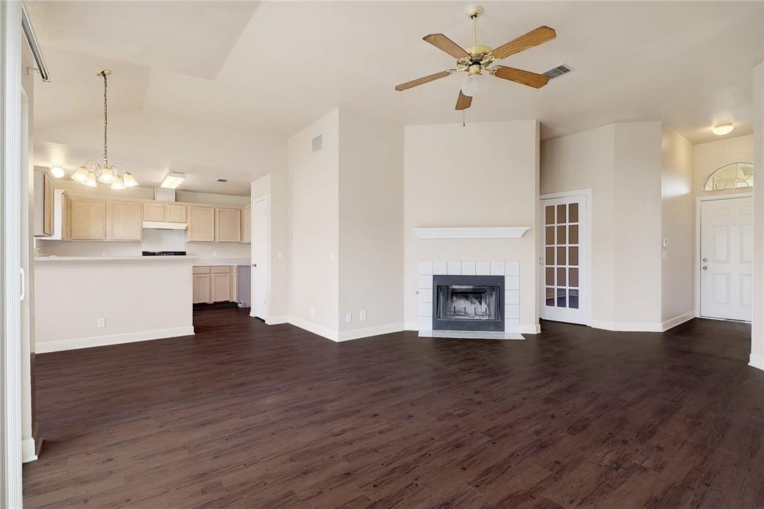 202 Quail Cir, Hutto, TX 78634