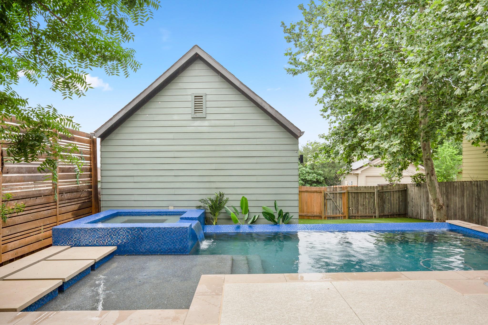 6020 Seville Dr, Austin, TX 78724