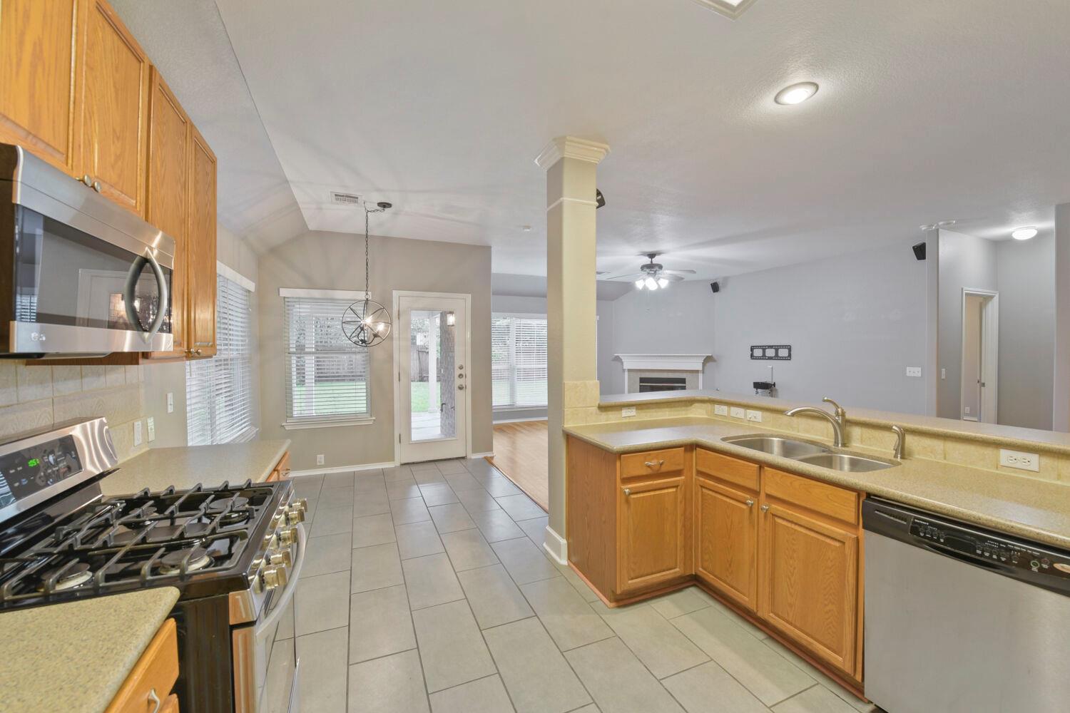 421 Racetrack Dr, Austin, TX 78748