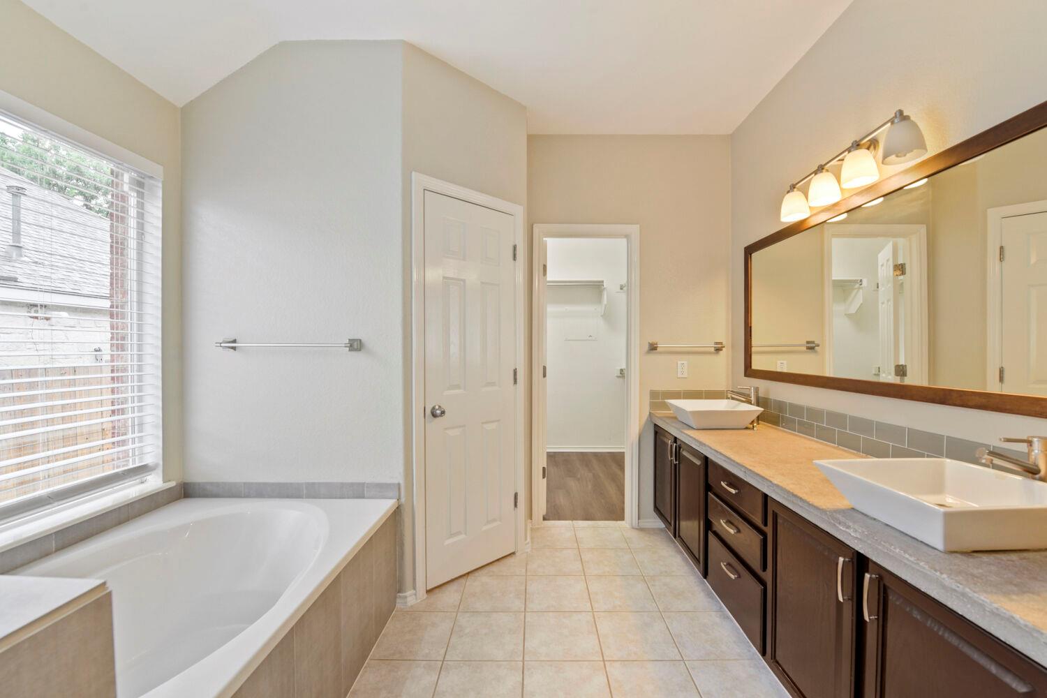 421 Racetrack Dr, Austin, TX 78748
