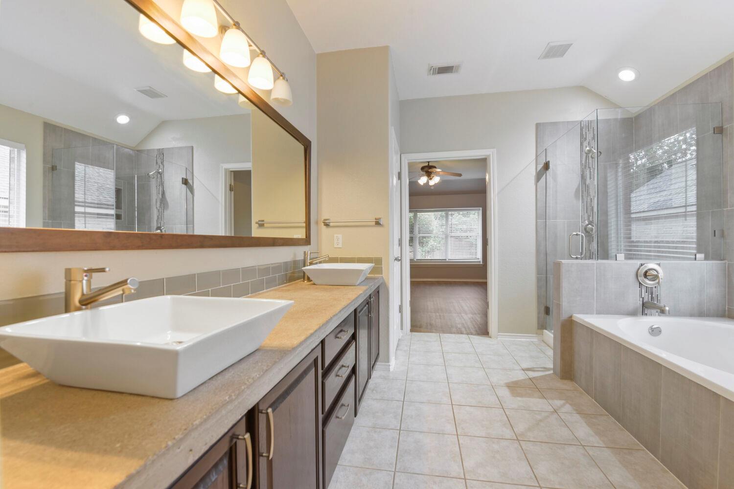 421 Racetrack Dr, Austin, TX 78748