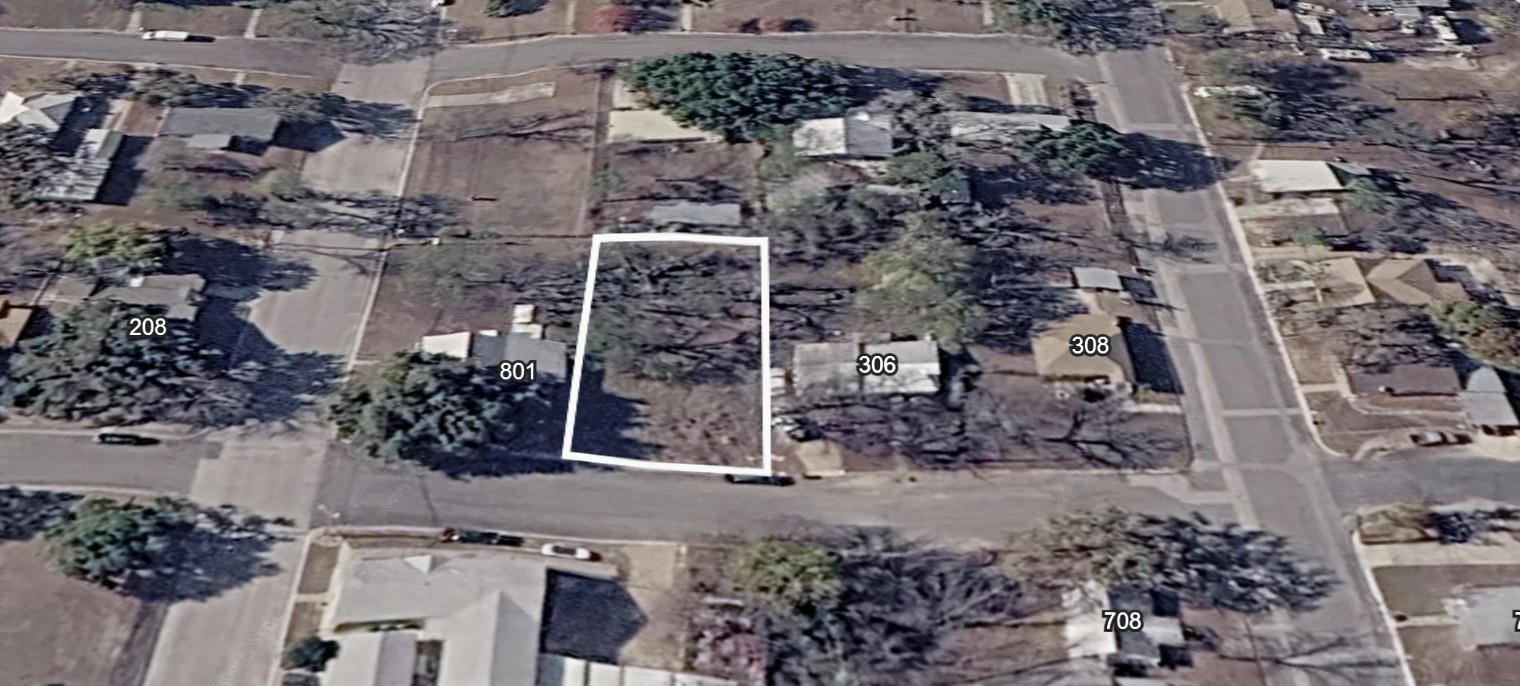 801 West Ave B #2 Ave, Lampasas, TX 76550