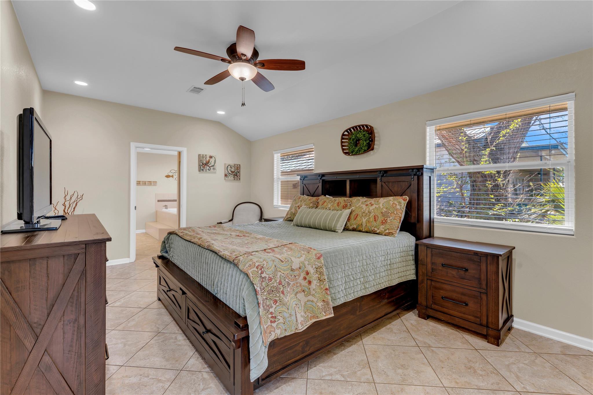 1108 S Lakeside Dr, Burnet, TX 78611