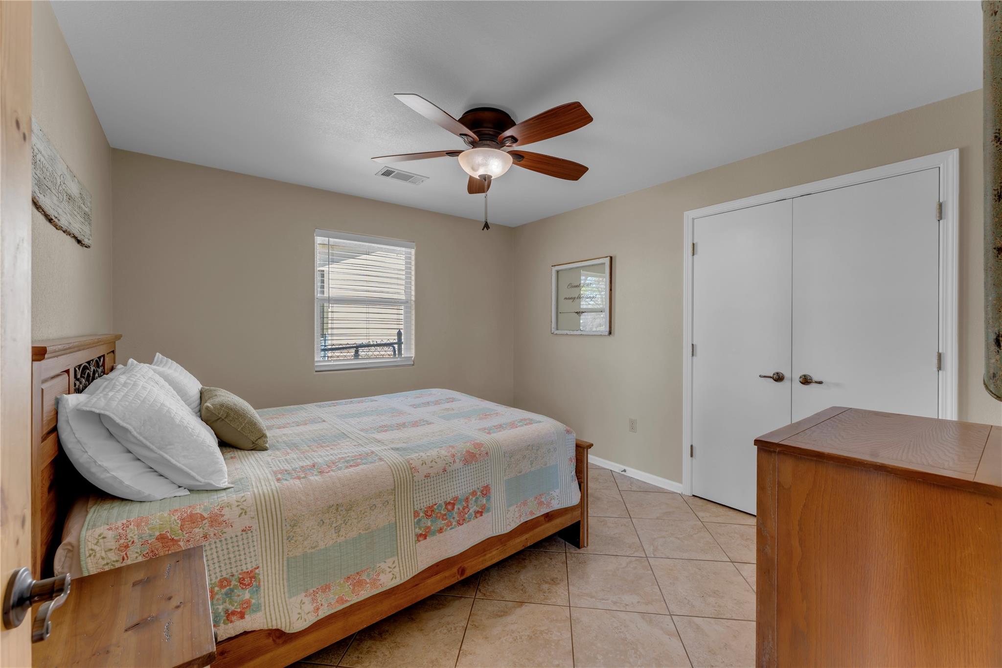 1108 S Lakeside Dr, Burnet, TX 78611