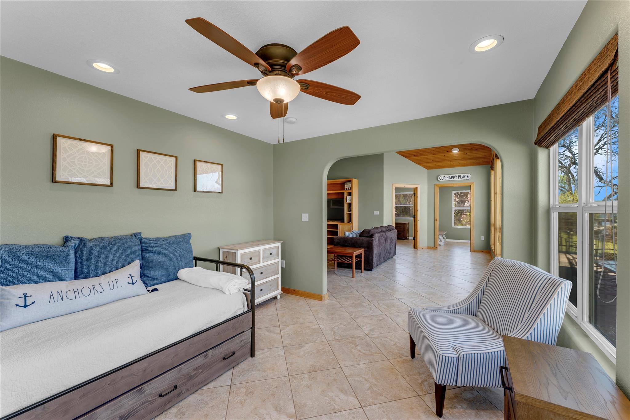 1108 S Lakeside Dr, Burnet, TX 78611
