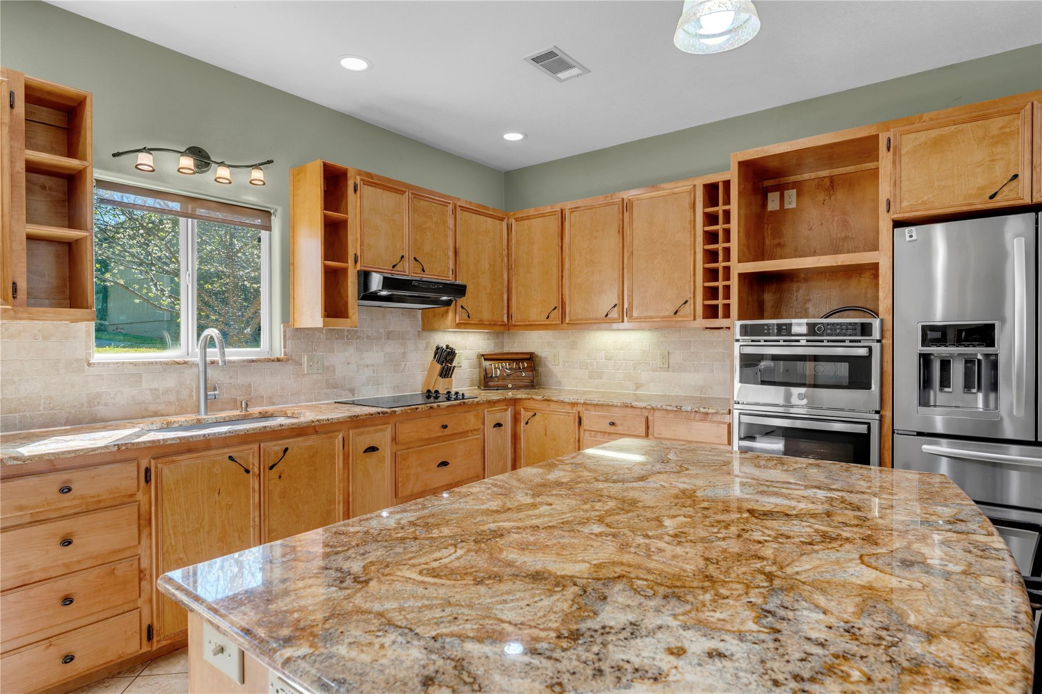 1108 S Lakeside Dr, Burnet, TX 78611