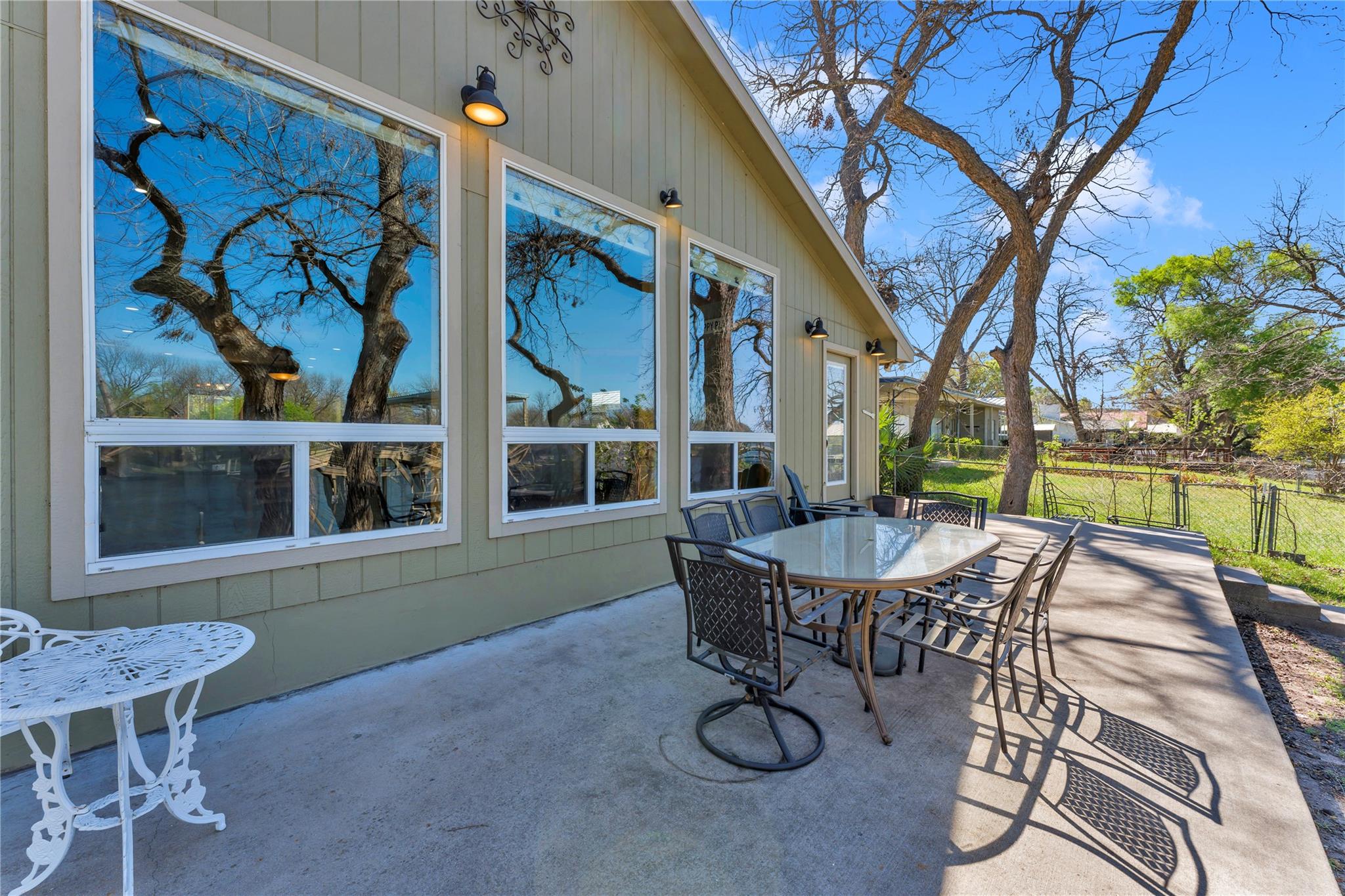 1108 S Lakeside Dr, Burnet, TX 78611