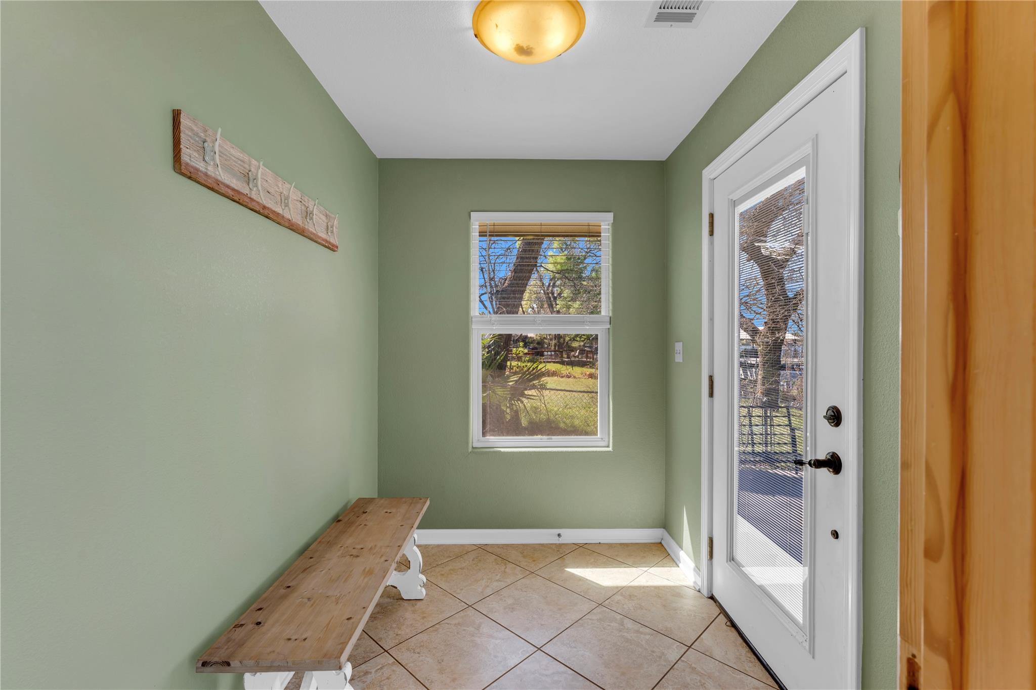 1108 S Lakeside Dr, Burnet, TX 78611