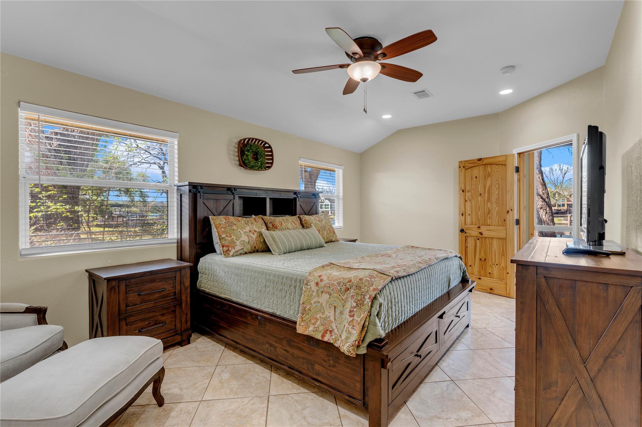 1108 S Lakeside Dr, Burnet, TX 78611